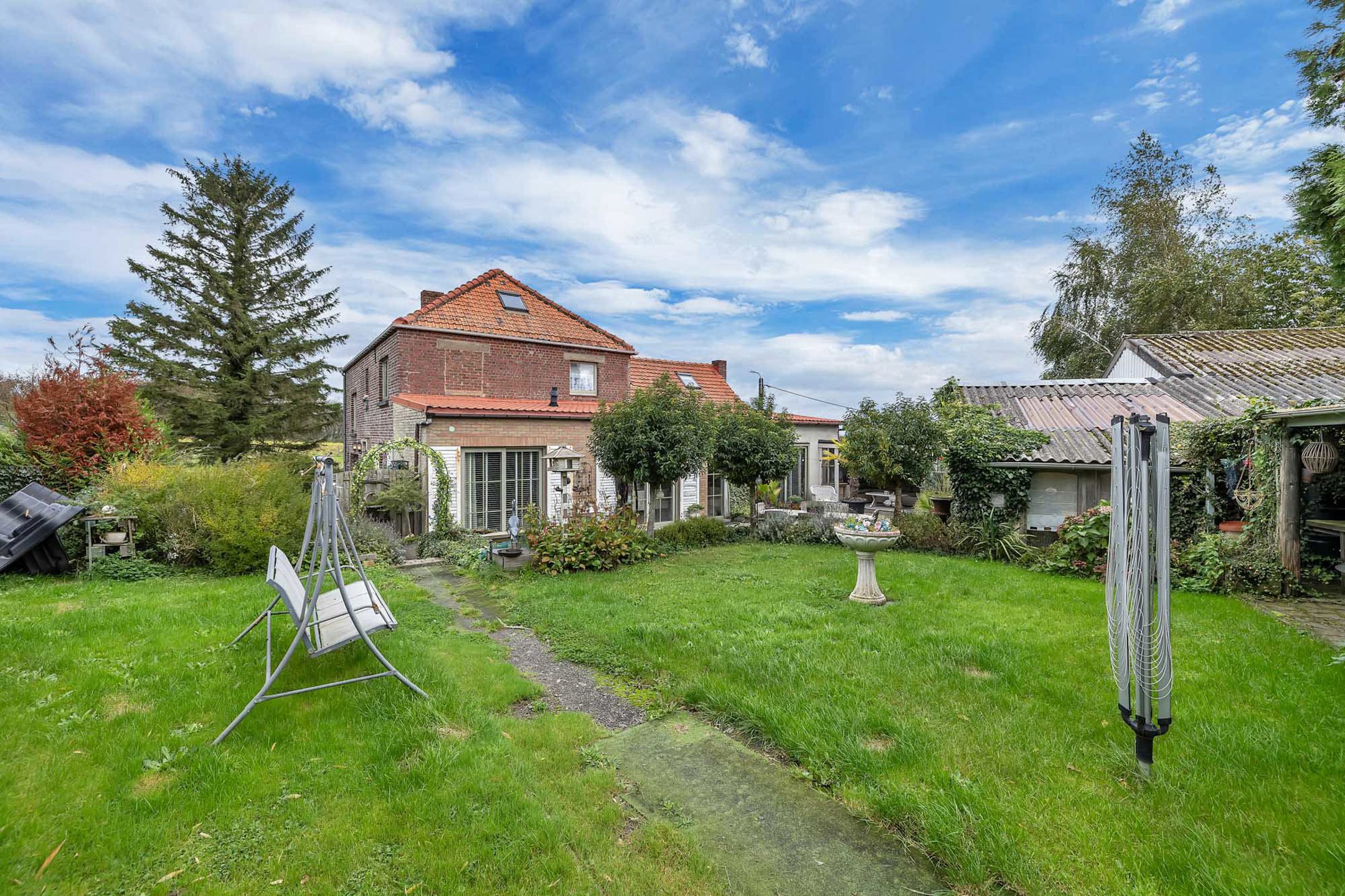 Prachtig landhuis met bijgebouwen op perceel van 28a 45ca foto 24