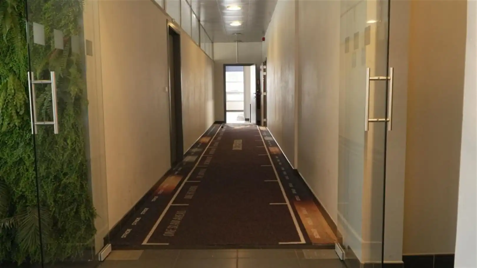 Magazijn met kantoren op toplocatie in Zwijnaarde foto 23