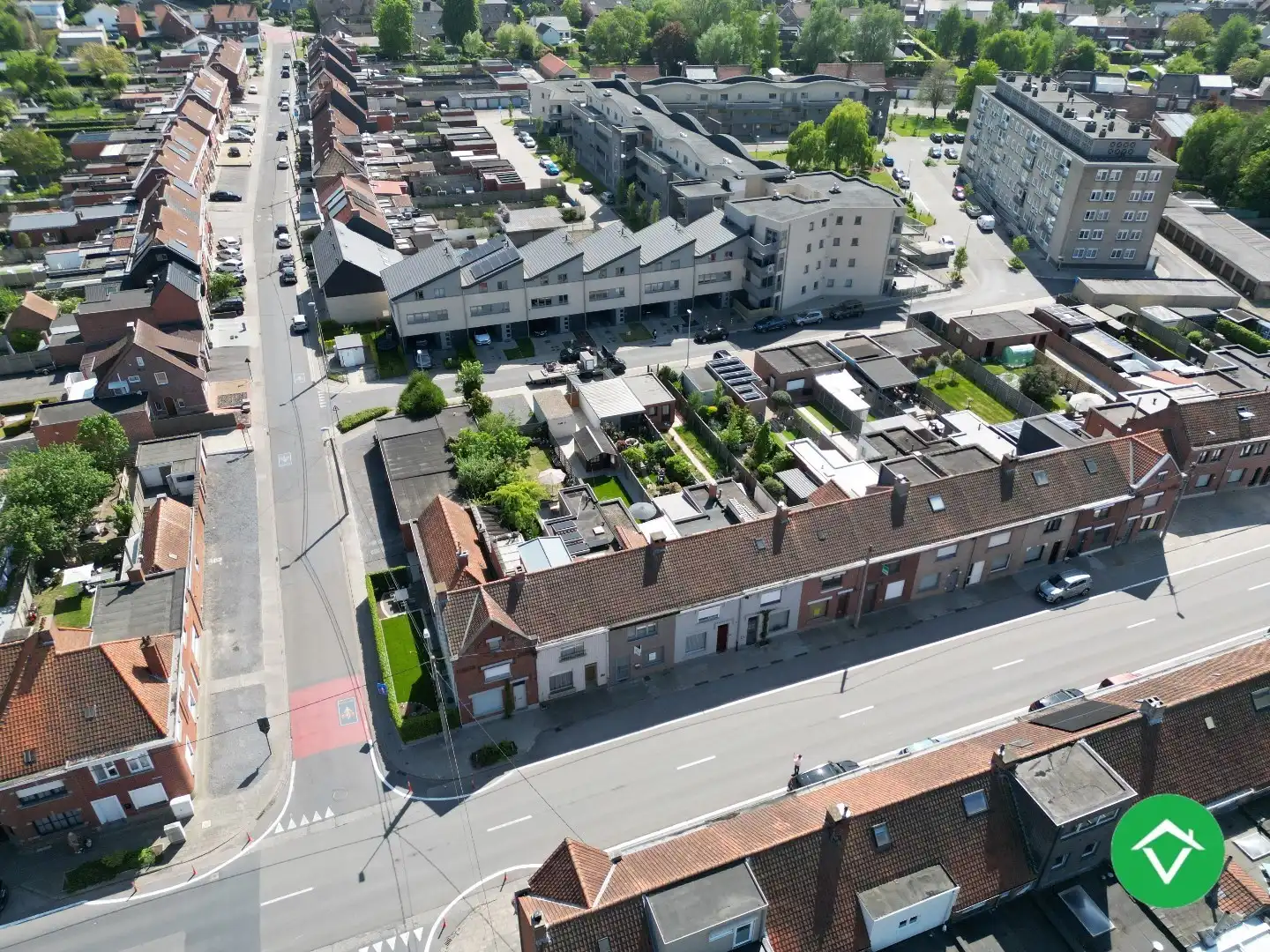 Instapklare woning met drie slaapkamers, tuin met uitweg, zolderkamer te Roeselare foto 26