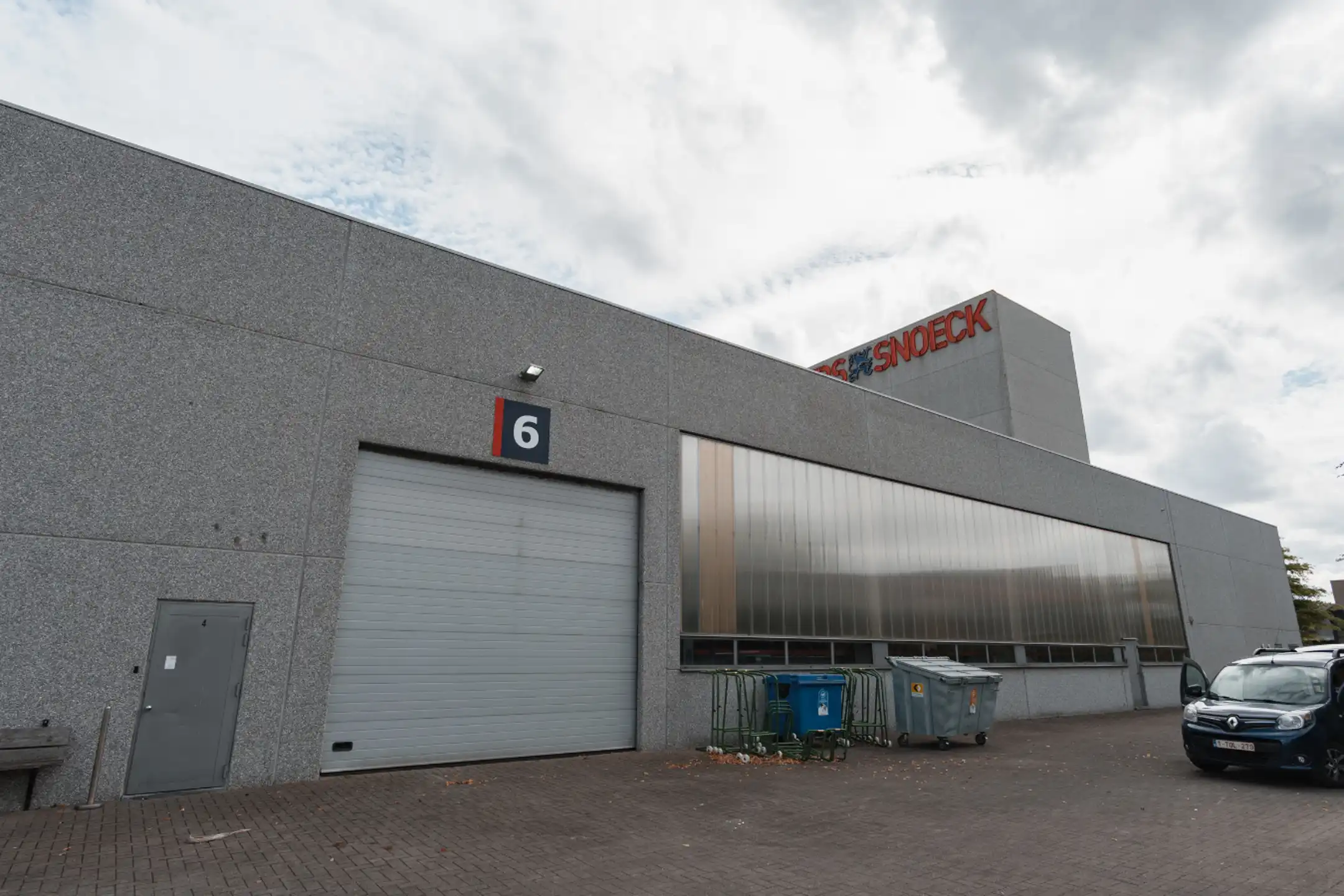 Modern bedrijfsgebouw langs E17 in Zwijndrecht foto 7