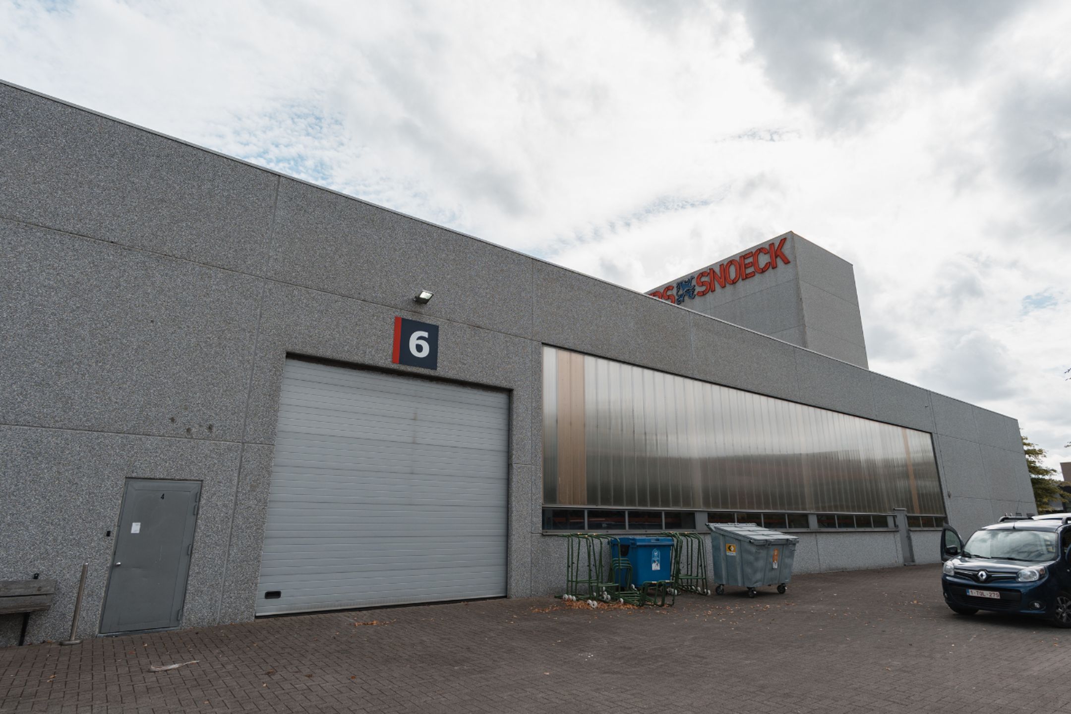 Modern bedrijfsgebouw langs E17 in Zwijndrecht foto 7