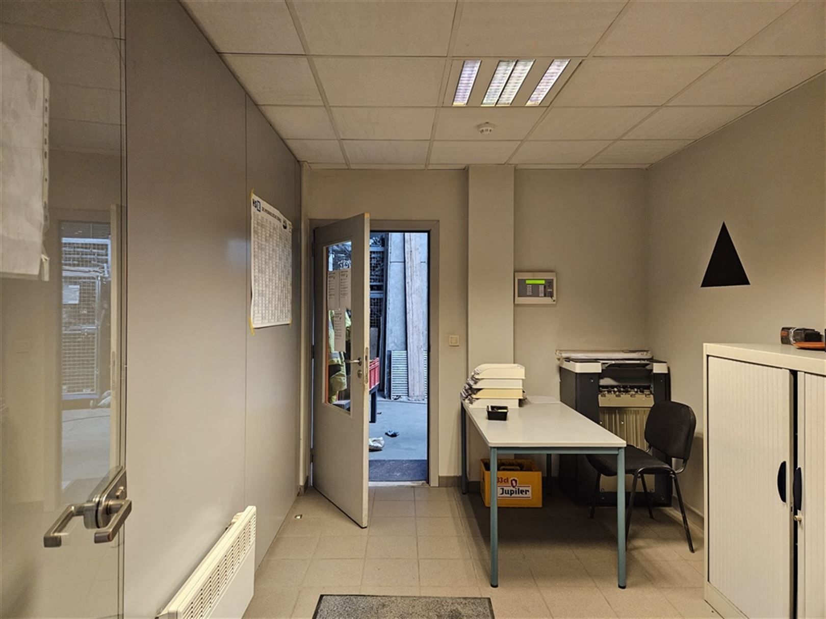 Goed bereikbare kantoren + magazijn foto 14