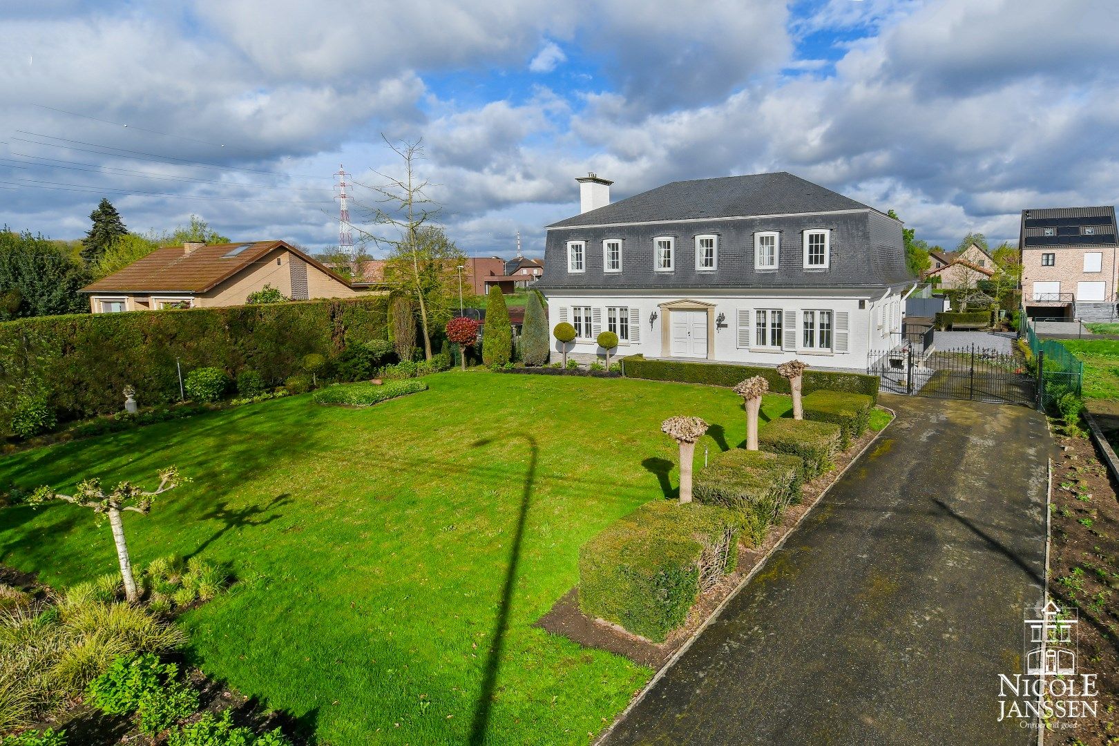 Royaal landhuis met 4 slaapkamers en diepe achtertuin foto 1