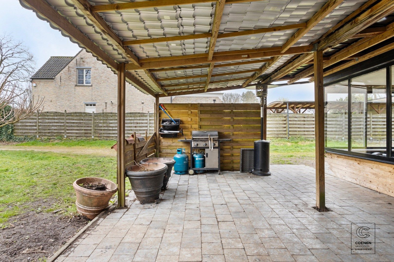 Volledig te renoveren gelijkvloerse woning met 4 slaapkamers, ruime en zonnige tuin op een zeer rustige locatie te Brecht. foto 25