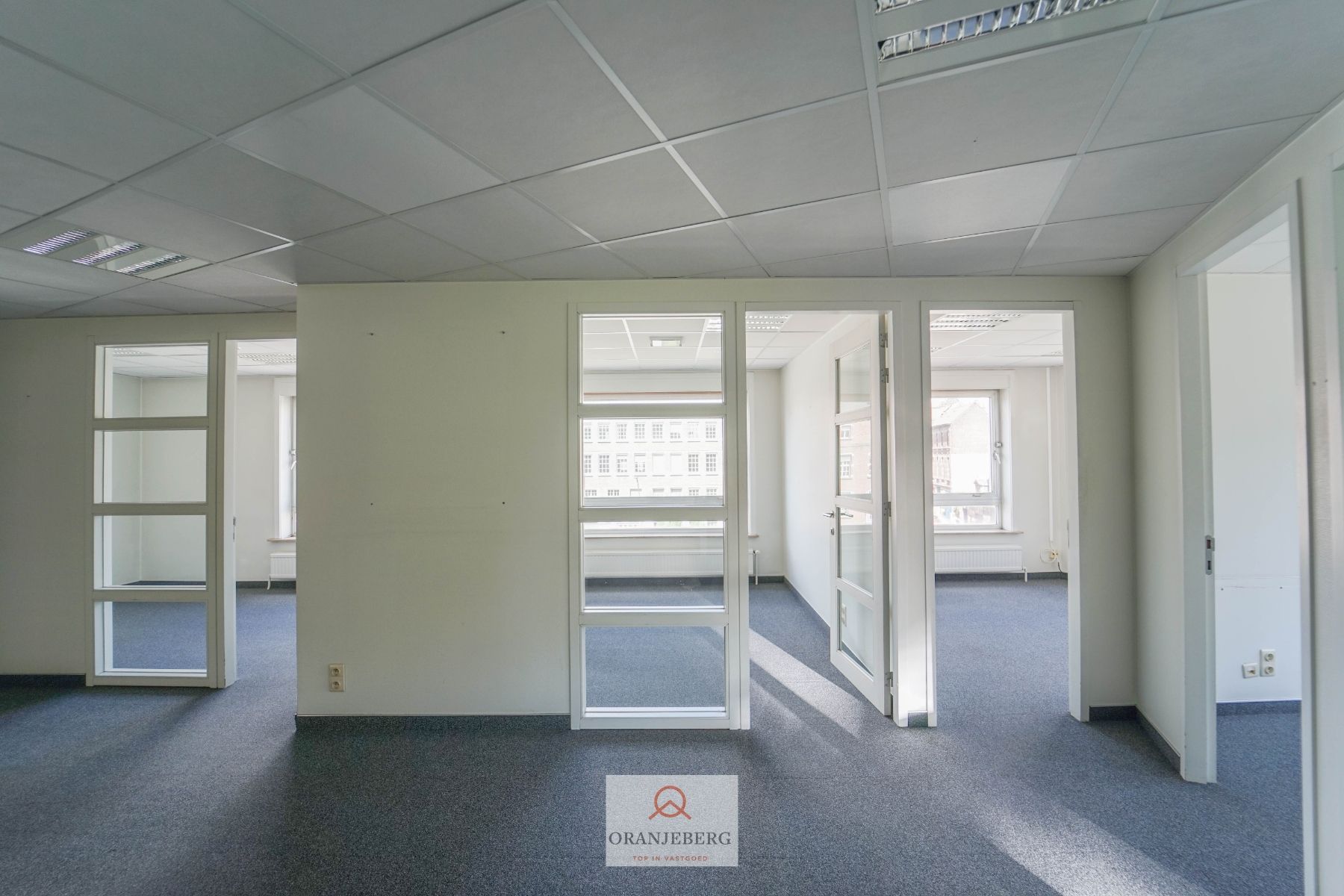 Instapklaar hoekkantoor met 5 ruimtes aan François Laurentplein foto 10