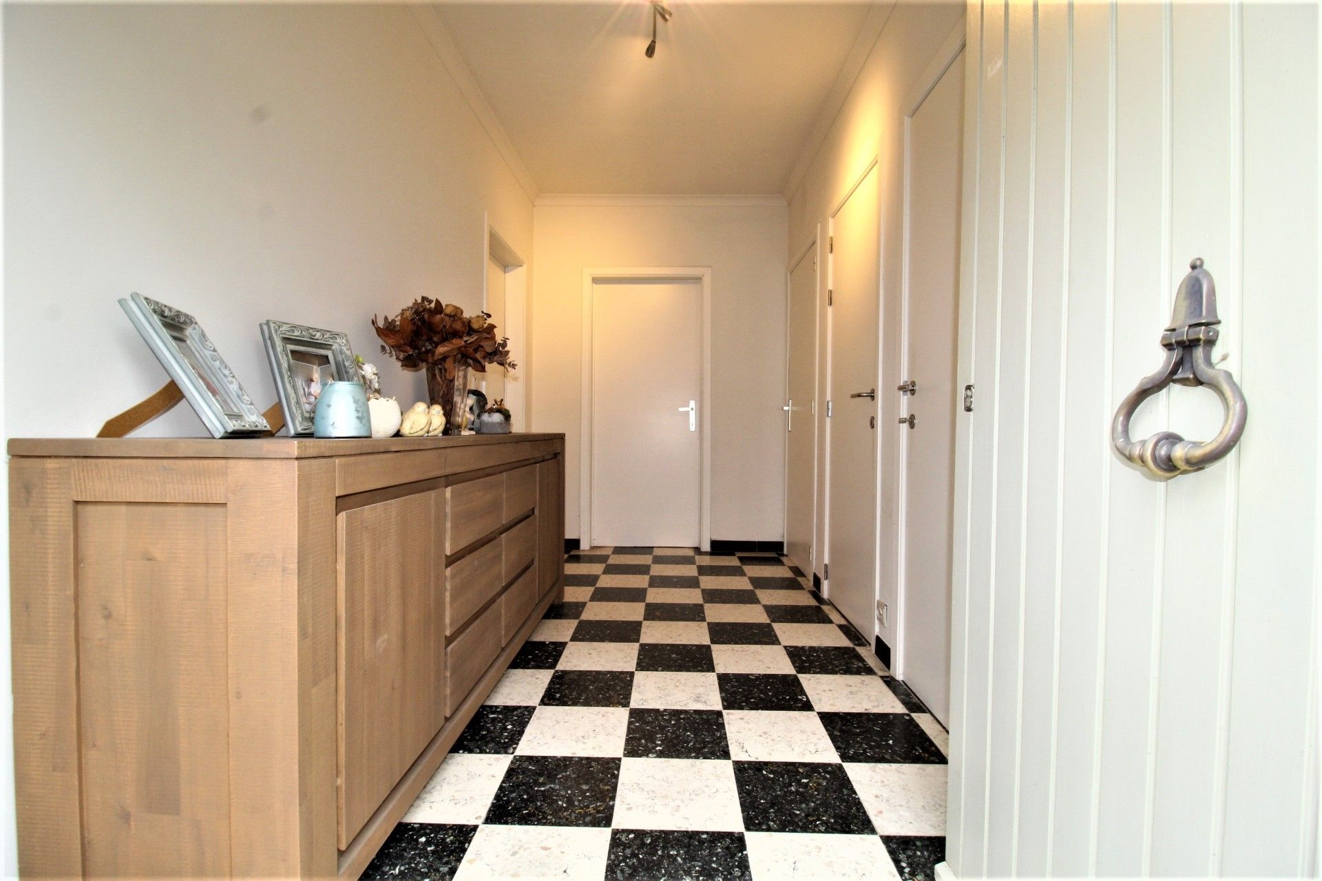 Ruime woning (205 m²) te huur in Oostrozebeke – centraal gelegen tussen Waregem en Tielt foto 2