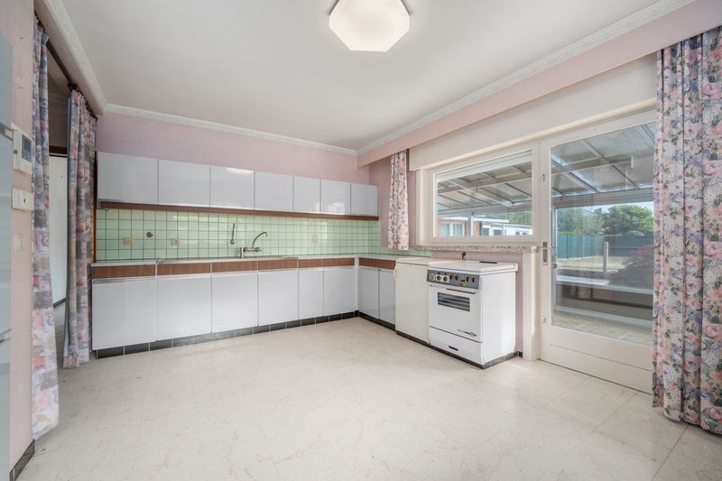 Te renoveren villa, ideaal geschikt voor bijberoep met veel ruimte en grote tuin in centrum Beveren opp 837 m² foto 7