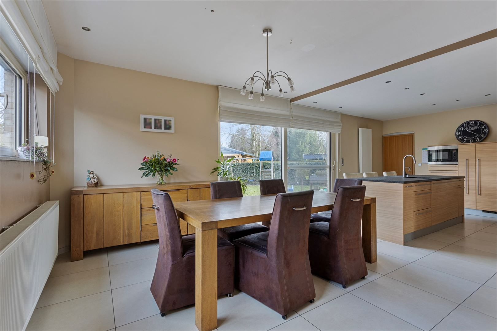 TE KOOP: Ruime woning met praktijkruimte in Maasmechelen! foto 8