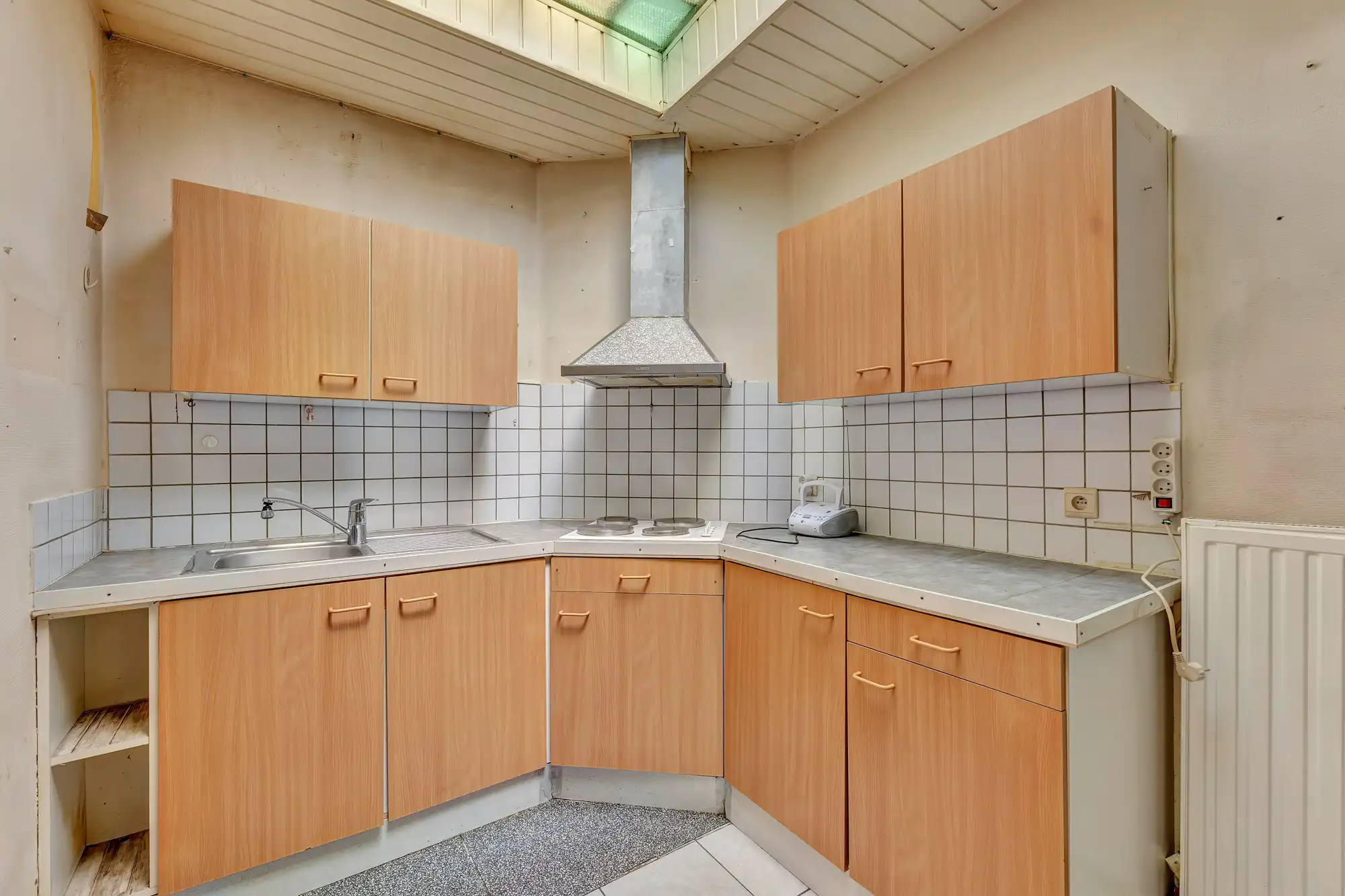 Te renoveren rijwoning met tuin foto 7