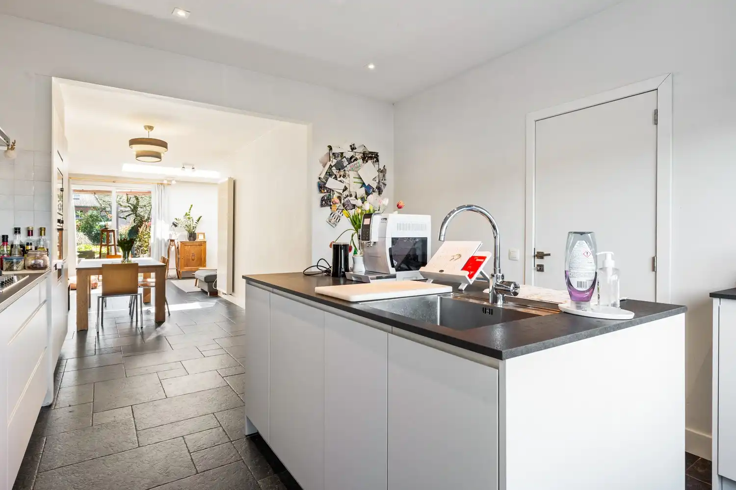 Instapklare gezinswoning met 3 slaapkamers en tuin in Wijnegem foto 5