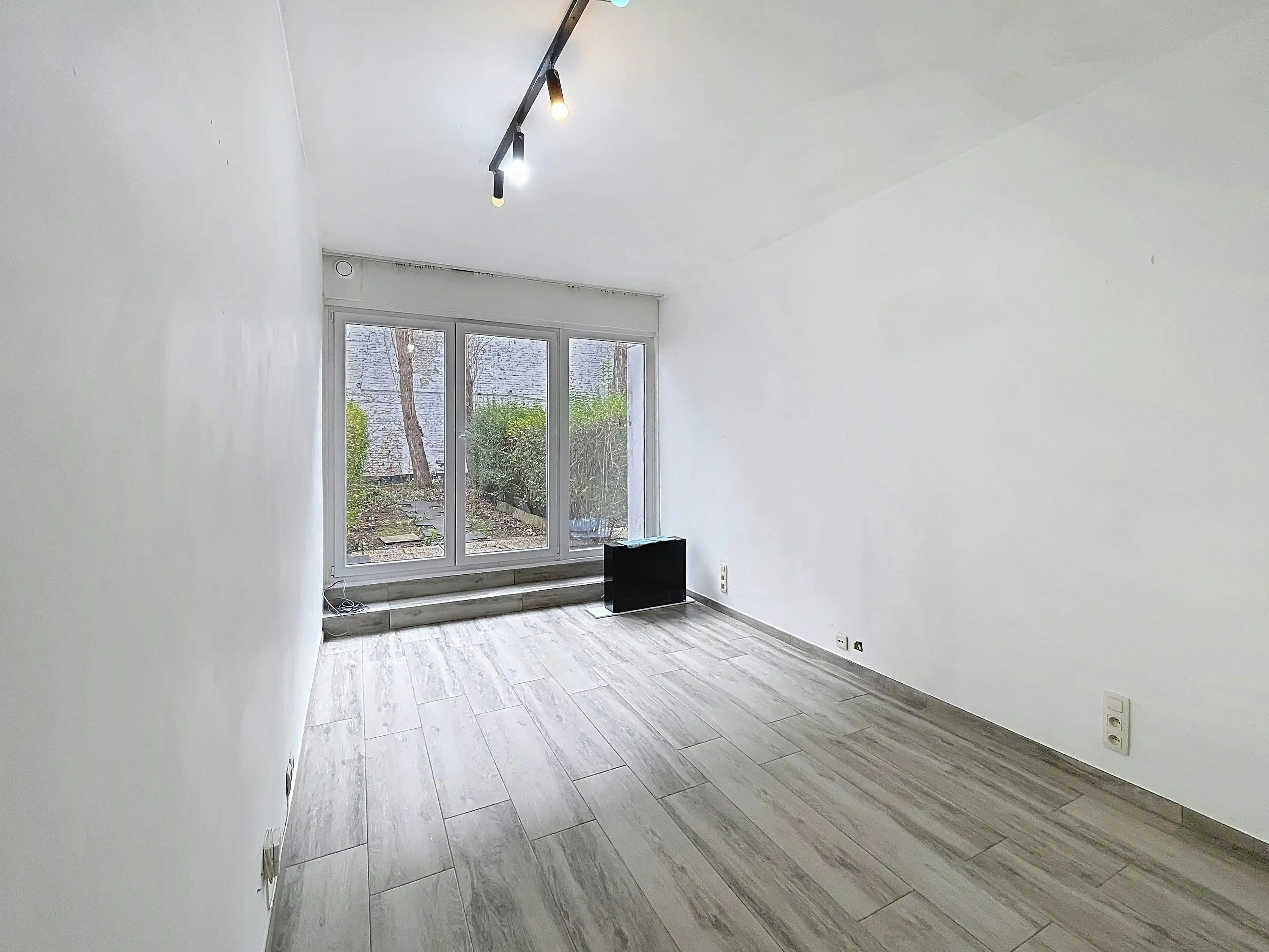 Unieke kans in Sint-Gillis! Centraal gelegen studio (23 m²) foto 2