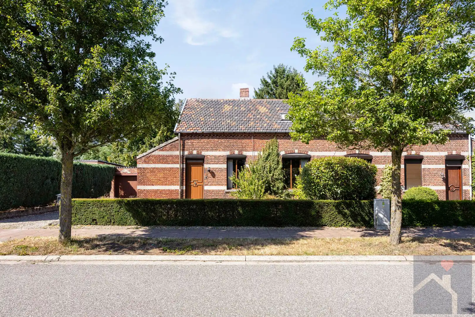 Charmante woning met karakter en renovatiemogelijkheden foto {{pictureIndex}}