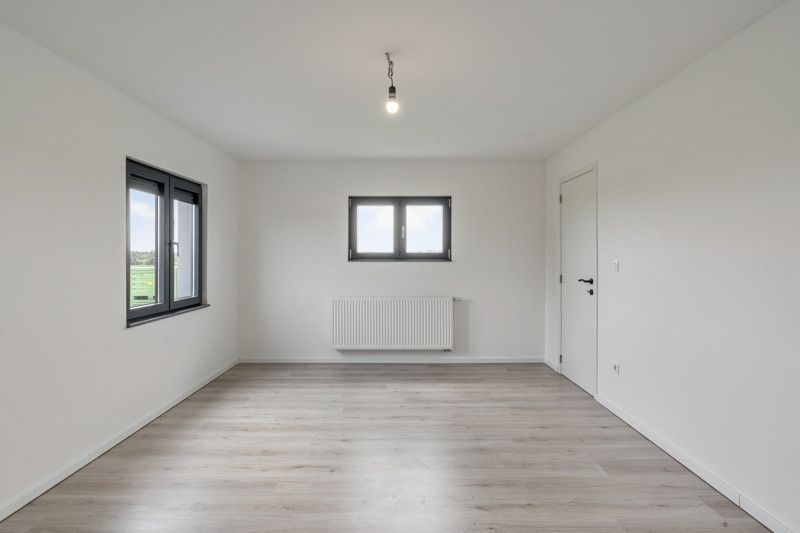 Totaal gerenoveerde woning, gelegen op 7are in een zeer rustige straat foto 15