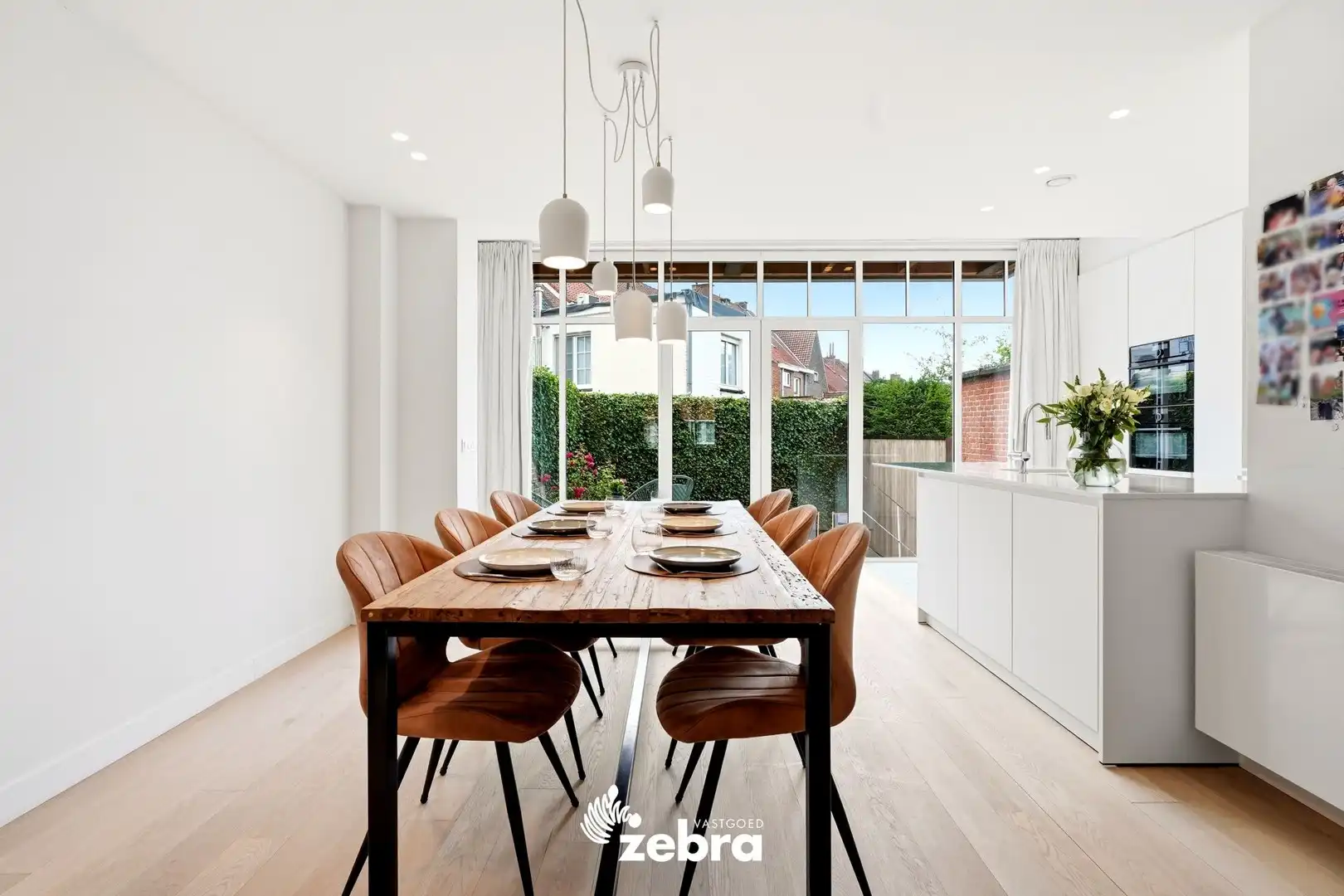 Kwalitatief gerenoveerde herenwoning met garage te Sint-Elisabeth Kortrijk! foto 7