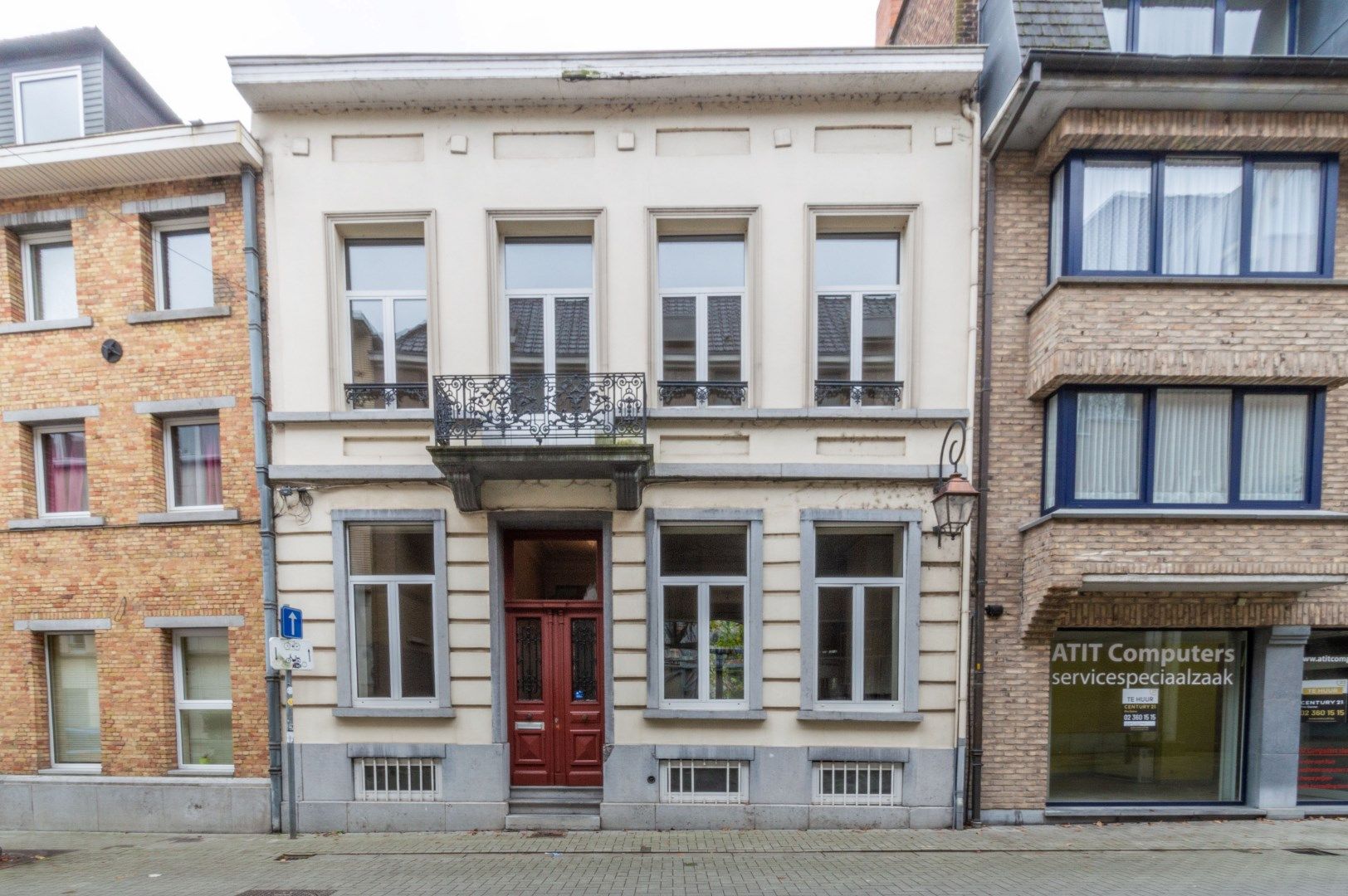 Hoofdfoto van de publicatie: Een mooie te renoveren stadwoning met terras