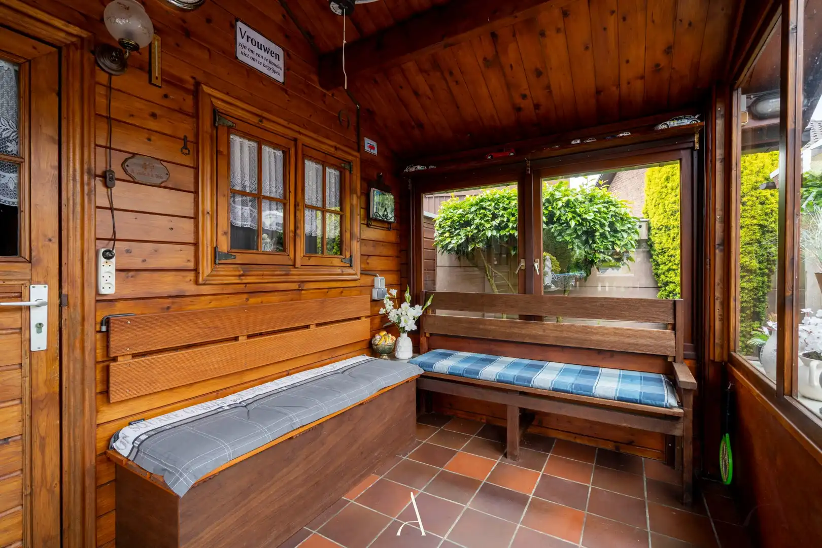 Instapklare gezinswoning met verwarmd zwembad en levensbestendige indeling op 840 m² foto 20