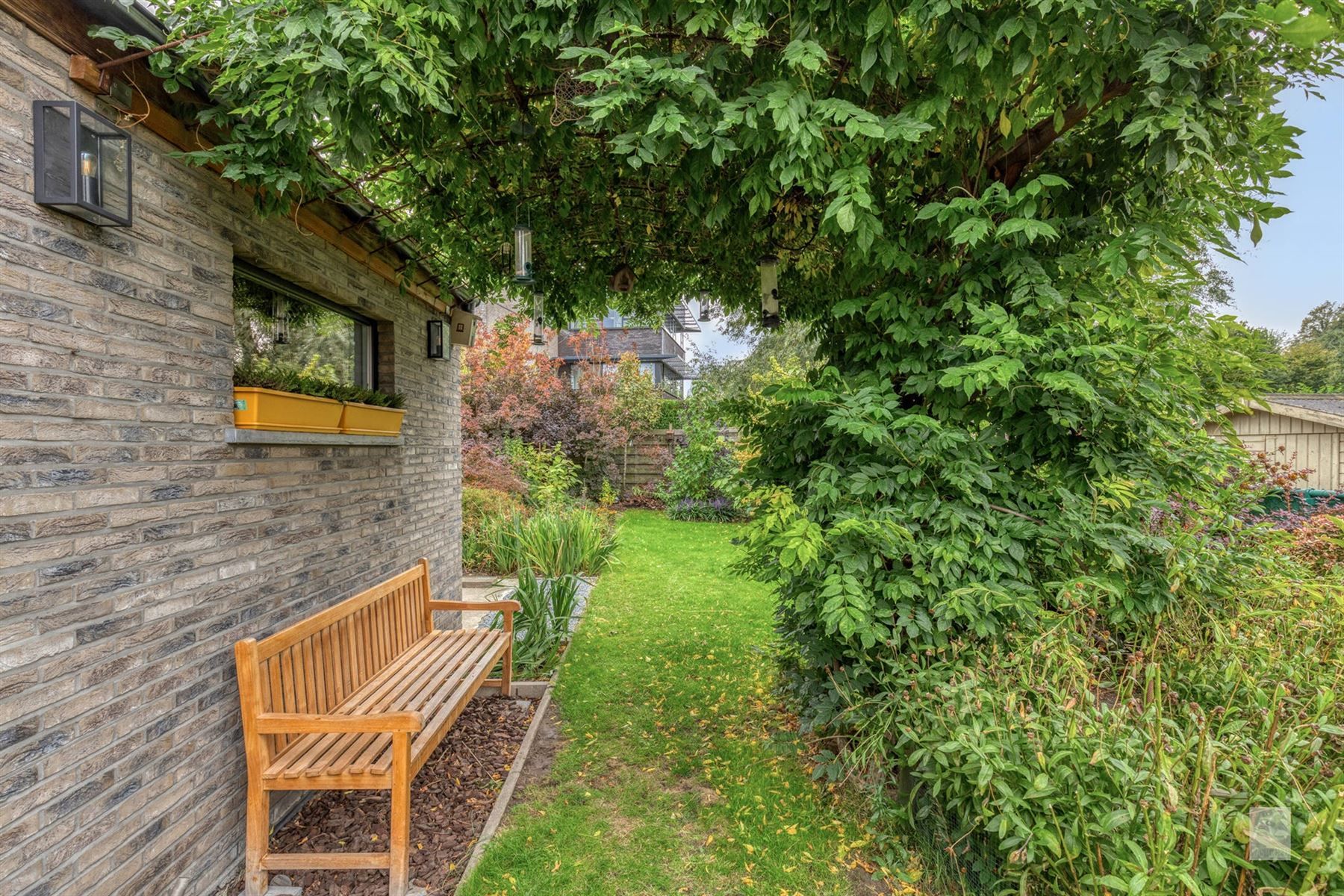 Recente halfopen bebouwing met 3 slaapkamers en garage foto 26