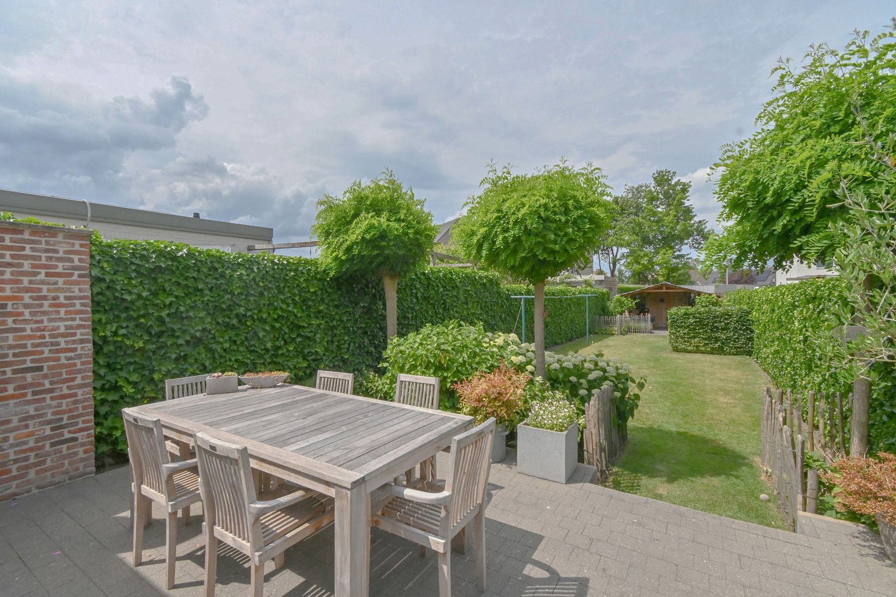 INSTAPKLARE WONING MET PRACHTIGE TUIN foto 16