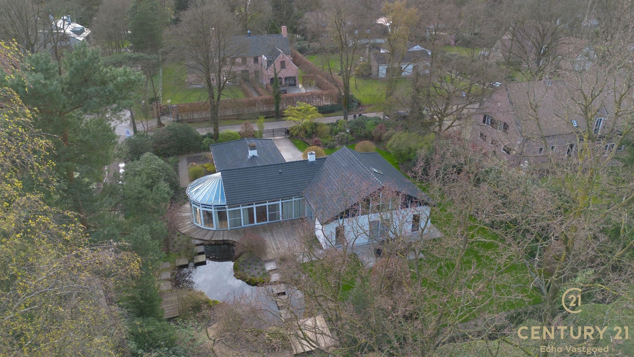 Gelijkvloerse fraaie villa met prachtige tuin op ca 1700m² foto 29