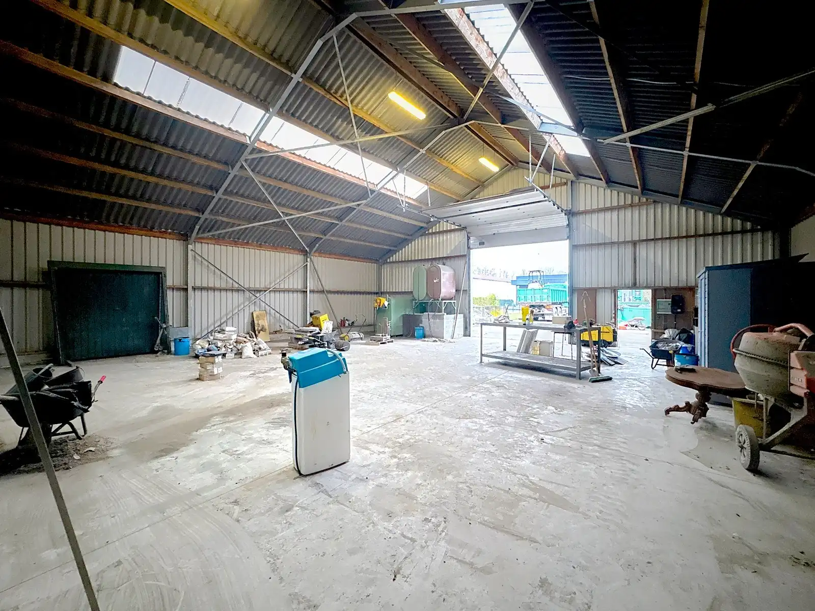 Instapklaar MAGAZIJN (210m²) met verharde KOER te huur in Moerkerke (Damme) foto 5