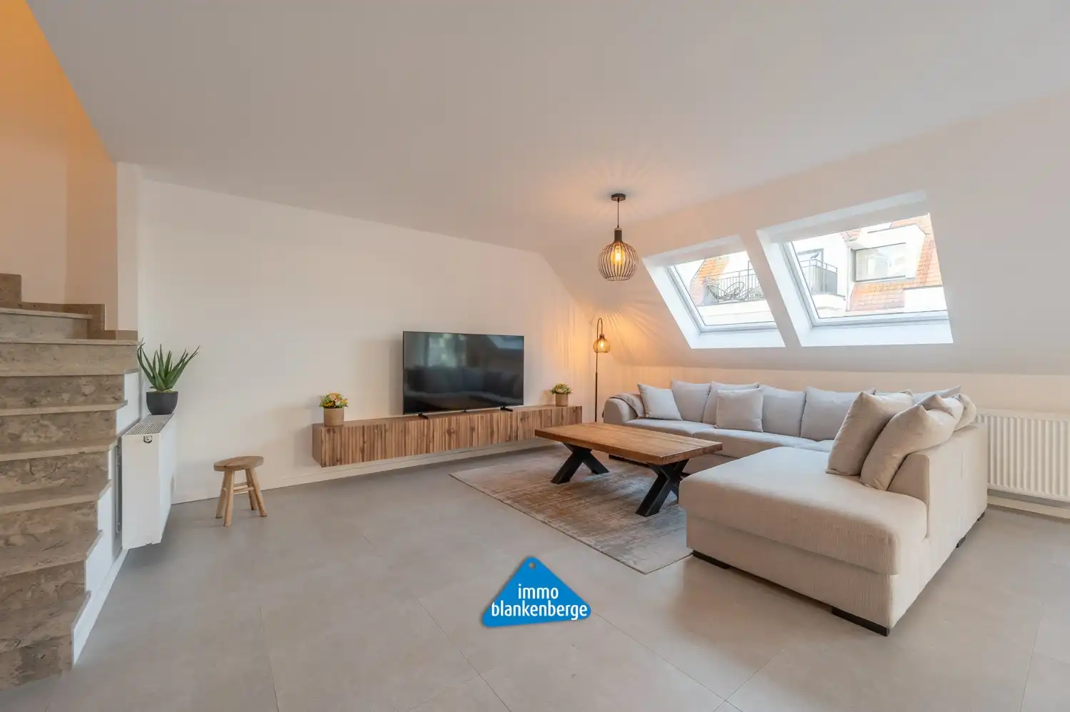 Gemeubelde exclusieve penthouse met garage, twee slaapkamers en terras foto 2