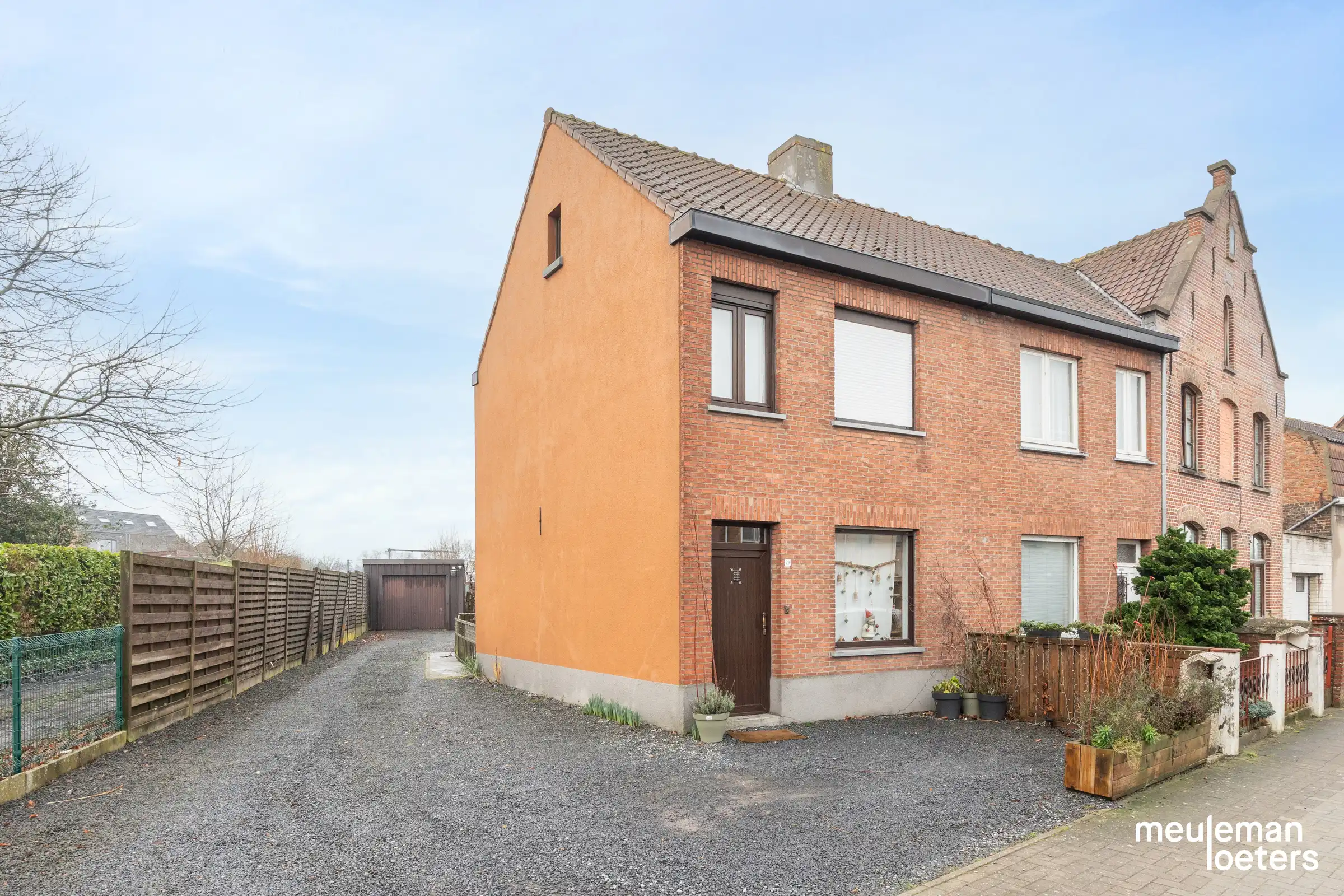 Charmante te renoveren halfopen woning met garage en ruime tuin foto 19