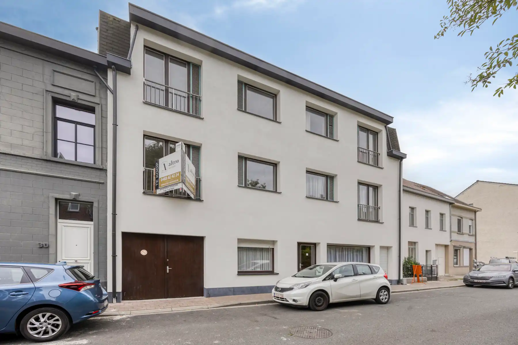 Hoofdfoto van de publicatie: Appartementsgebouw met 5 app en achterliggende garages