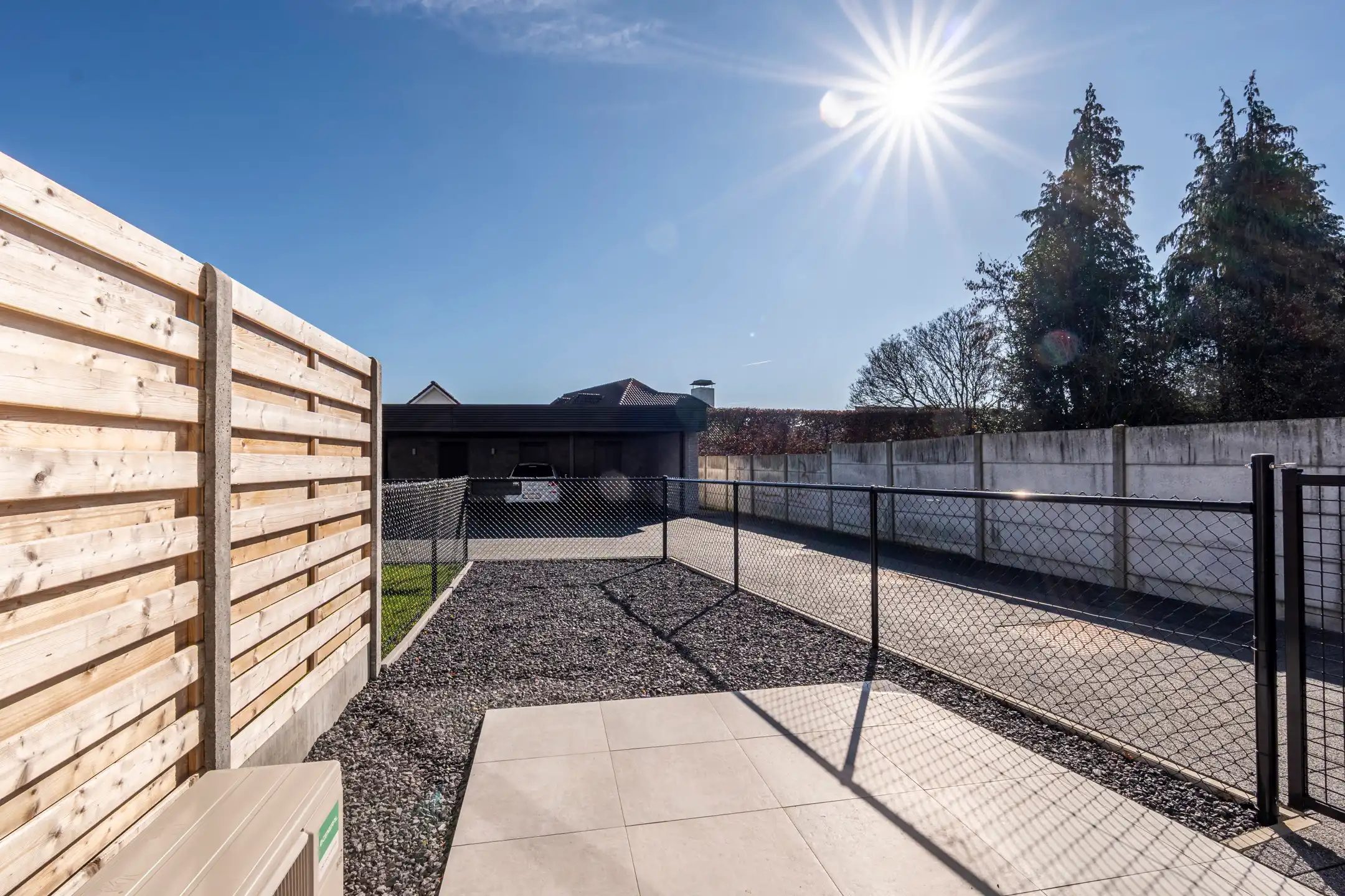 Handelsruimte van ca 60 m² met parking en tuin in Poppel. foto 11