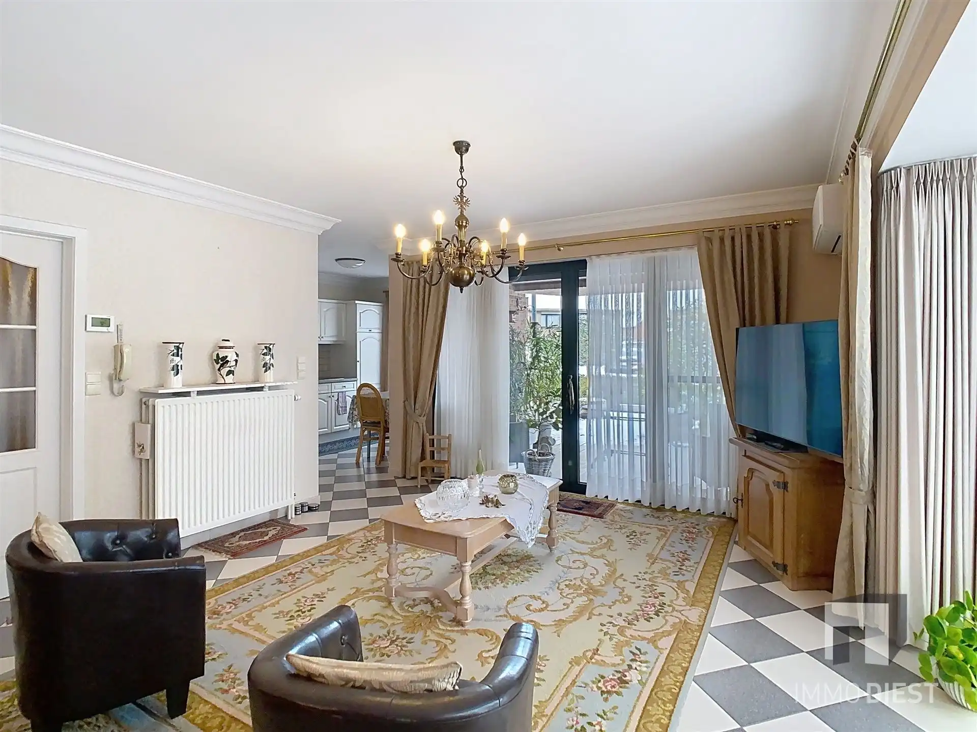 Topligging: gelijkvloers appartement mét garage en kelder foto 7