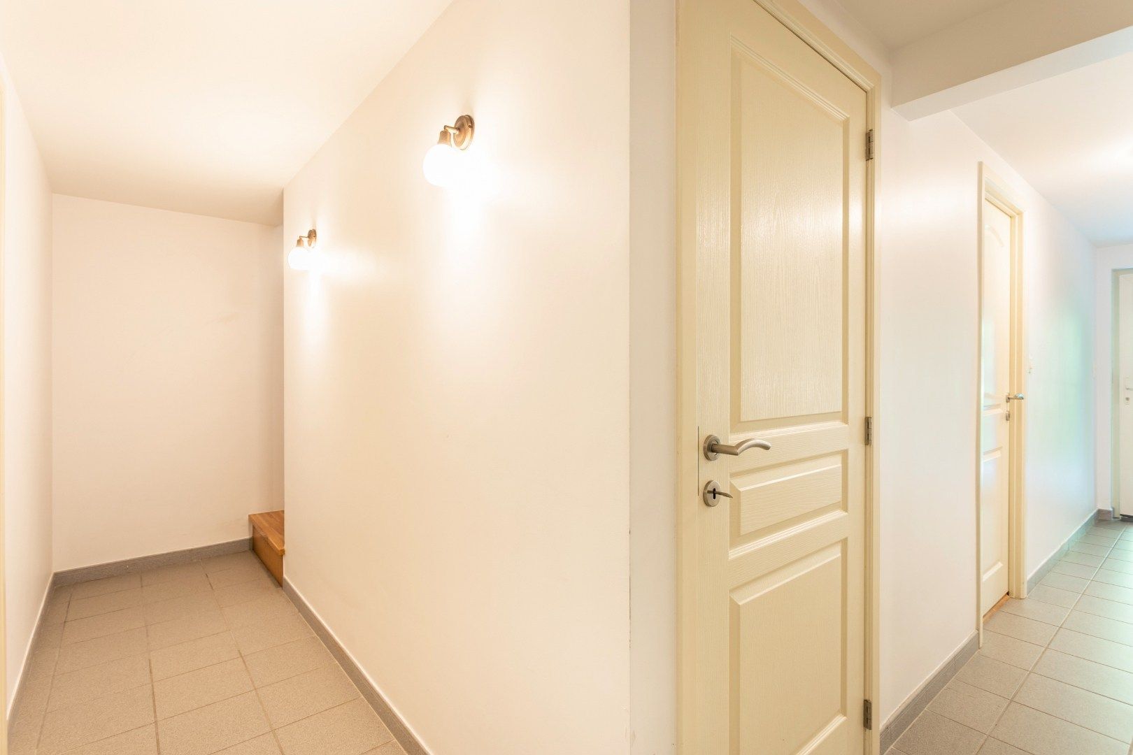 Recente kangoeroewoning met 4 slaapkamers, garage en tuin in een doodlopende straat foto 20