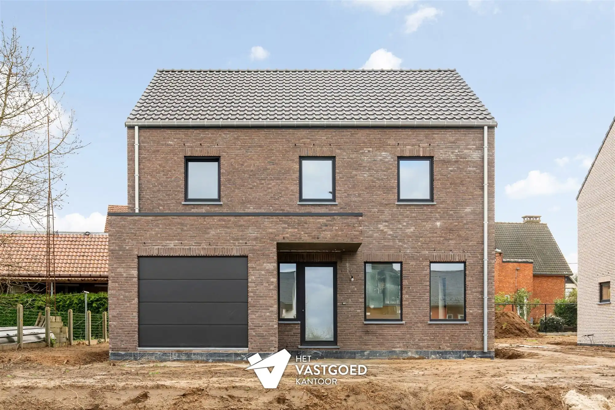 VOLLEDIG AFGEWERKTE EN ENERGIEZUINIGE NIEUWBOUWWONING OP PERCEEL VAN 4A88CA TE SCHAFFEN foto {{pictureIndex}}