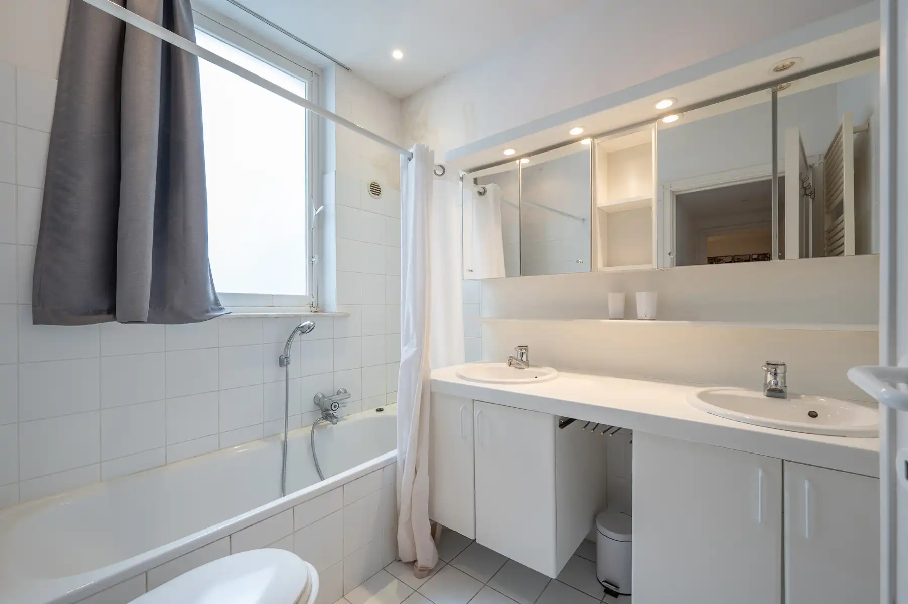 Mooi ongemeubeld appartement met frontaal zeezicht  foto 8