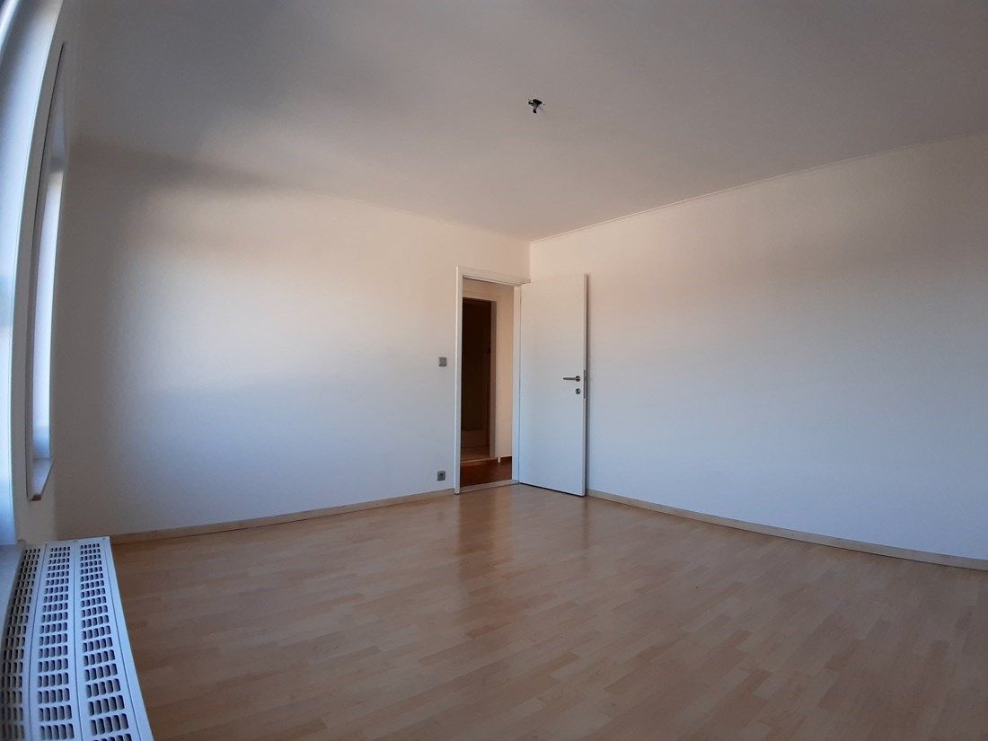 Gerenoveerd dakappartement MET GARAGE te Beverst foto 14