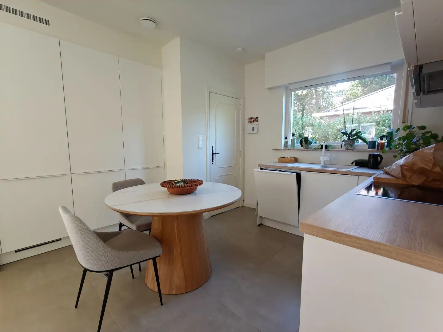 Volledig gerenoveerde bungalow met tuin en dubbele garage te Waasmunster foto 4