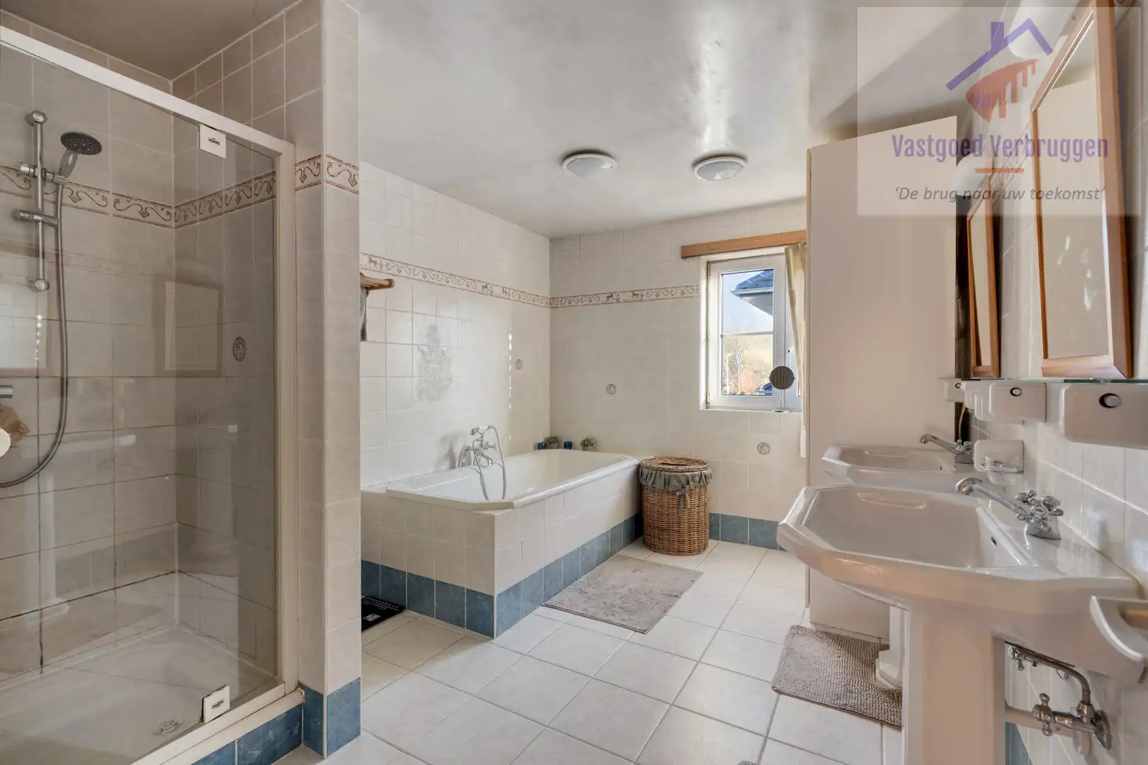 Open bebouwing met 4 slaapkamers en ruime tuin foto 14