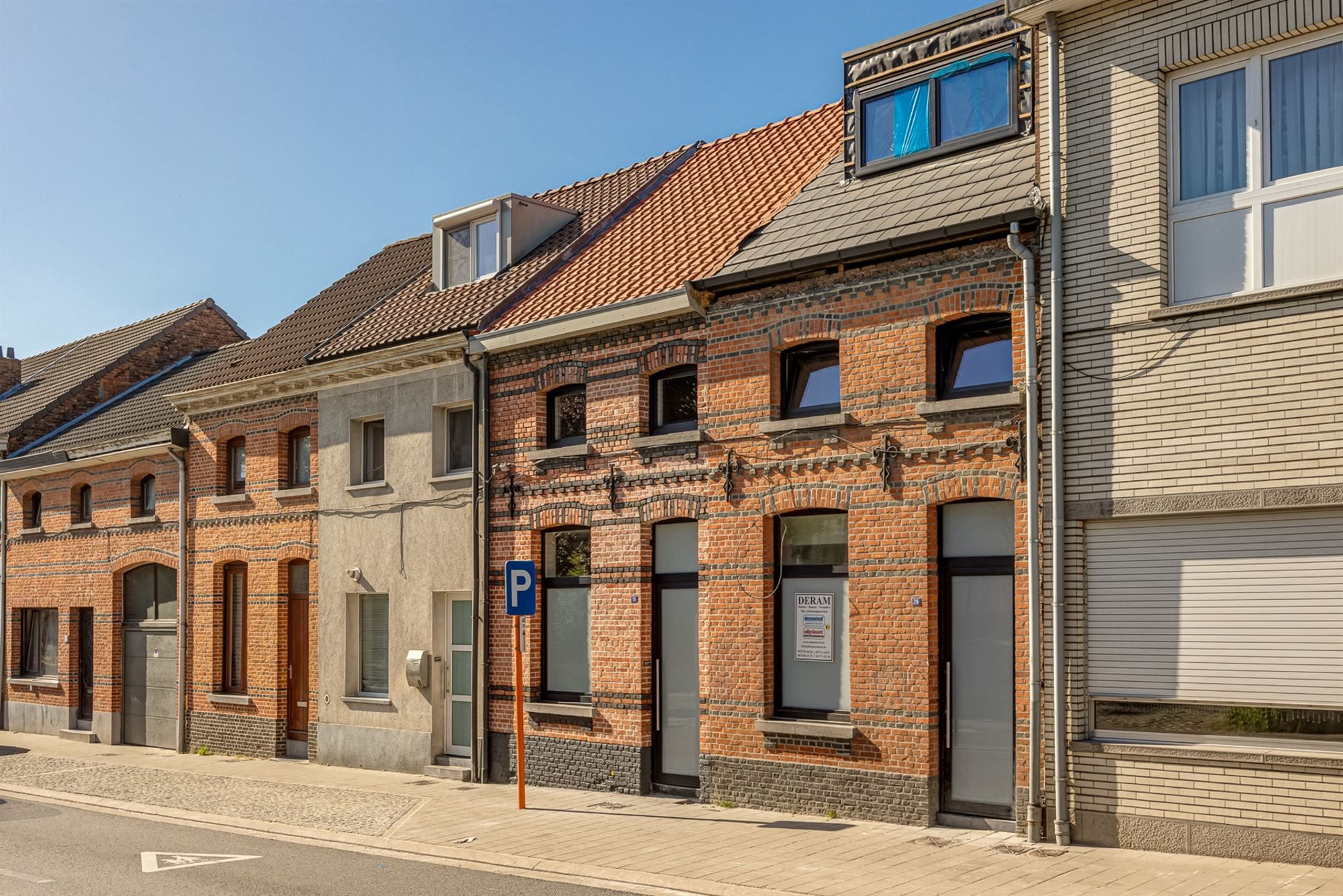 Totaal gerenoveerd huis met tuin en drie slaapkamers foto 19