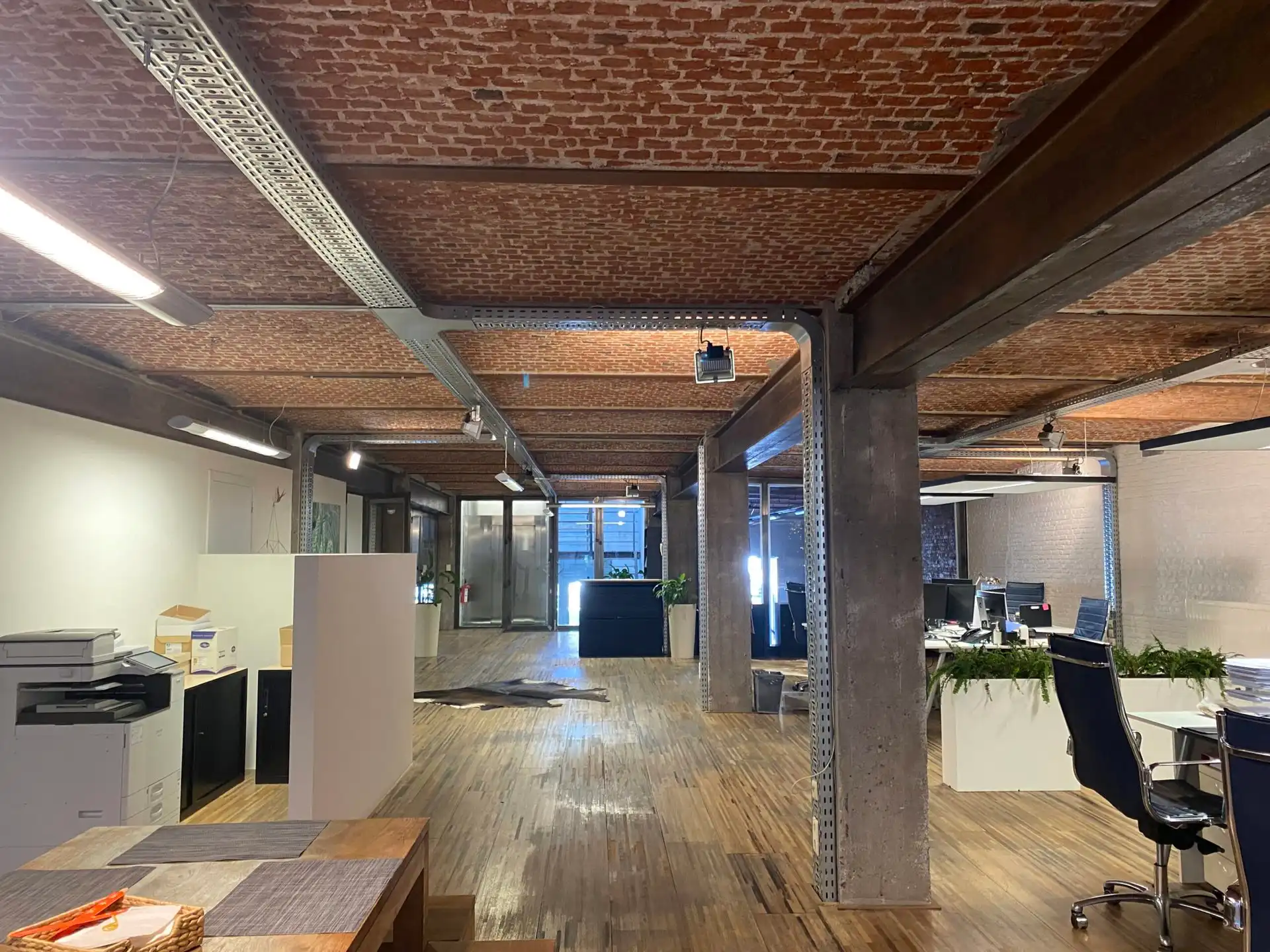 TE HUUR KantooLoftkantoor 350 m² in pakhuis Entrepot du Soleil, Antwerpen   foto {{pictureIndex}}