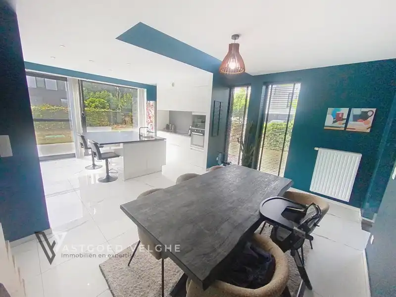 Moderne woning  van 151m² aan de rand van centrum-Genk foto 11