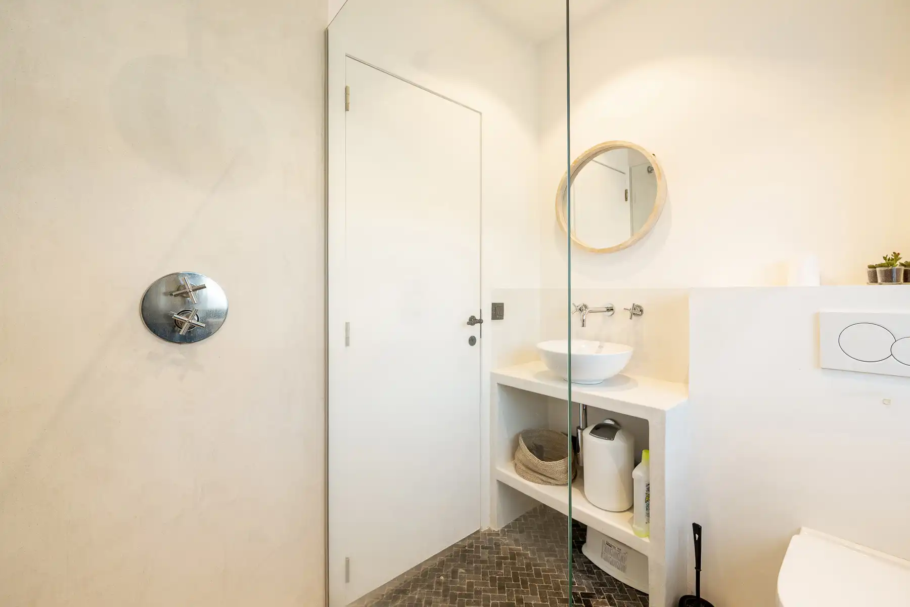 Instapklare, gemeubelde rijwoning met 5 slaapkamers en tuin – hartje Oud-Knokke foto 11