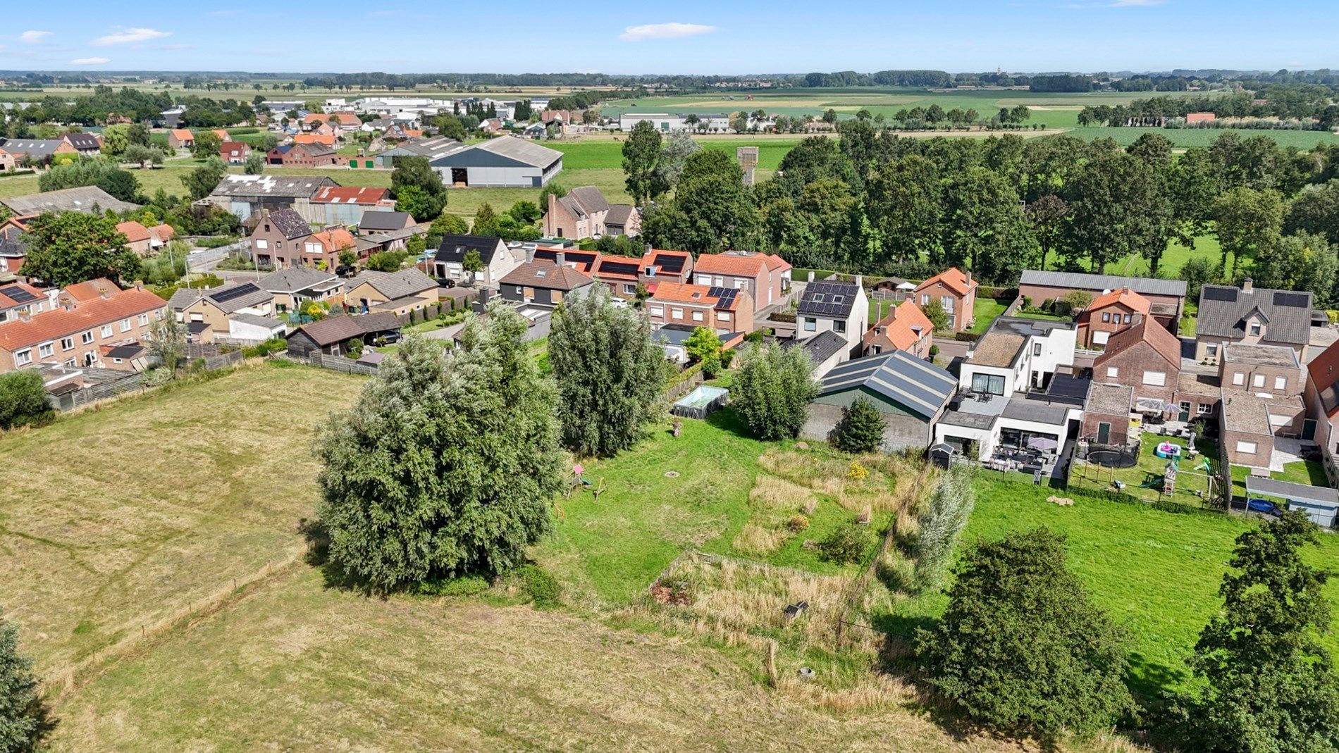 Leuke halfopen woning met grote tuin foto 23