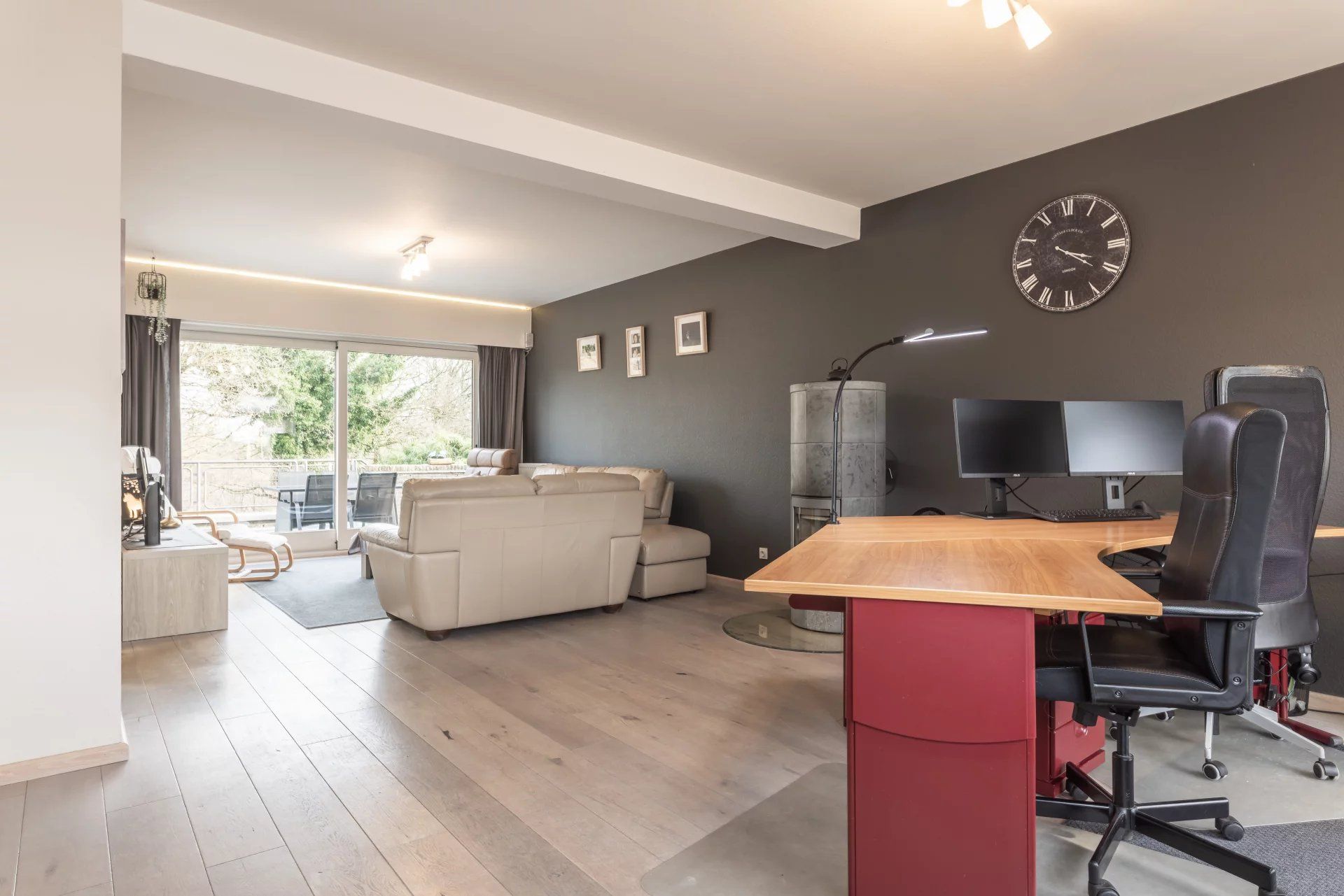 Ruim appartement met 4 slaapkamers, groot terras, tuin en garage. foto 9