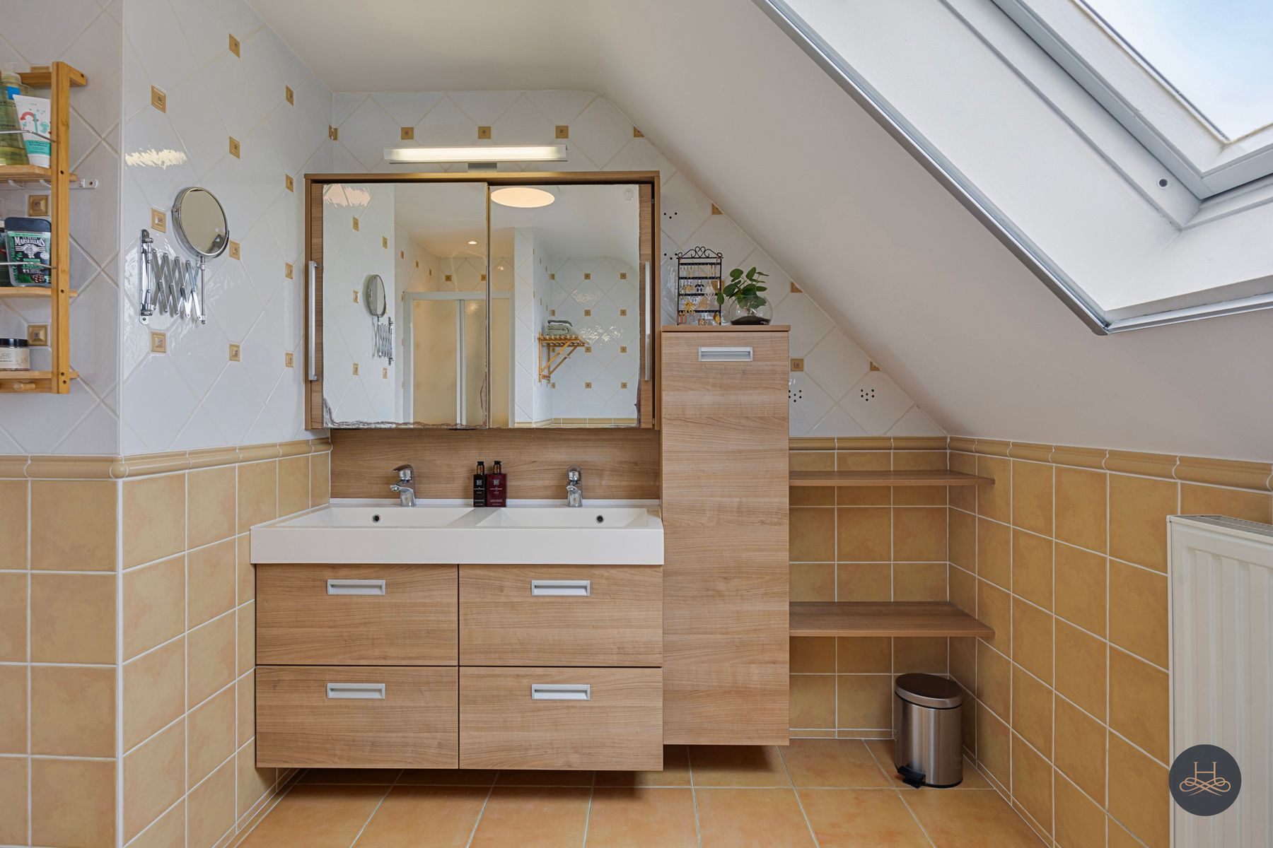 Rustig gelegen, gerenoveerde open woning met prachtige tuin foto 25