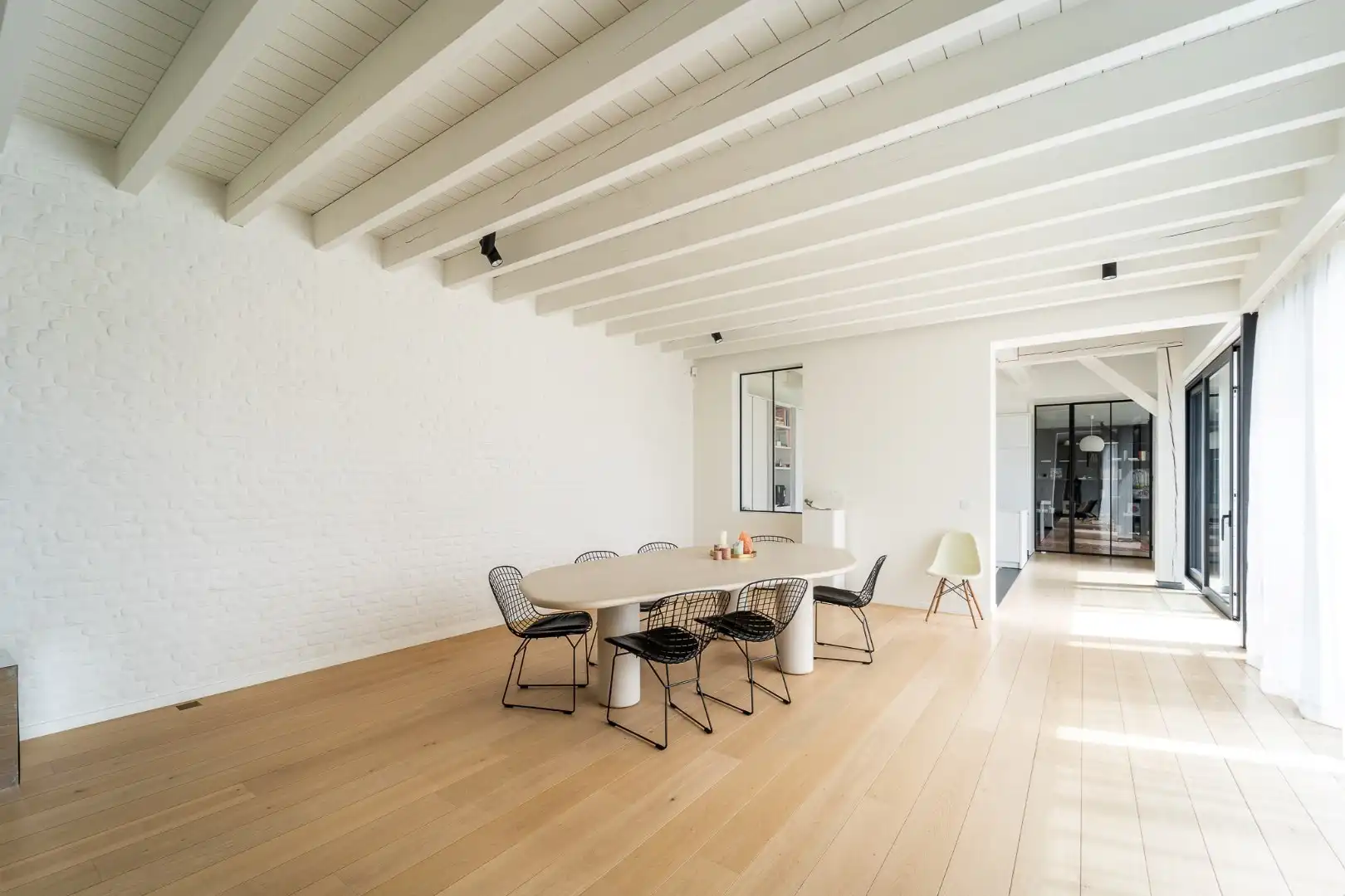 Prachtig gerenoveerde hoeve met panoramisch zicht over de polders foto 3