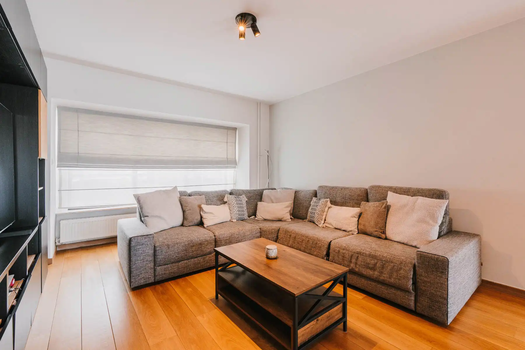 Ruime gezinswoning met 4 slaapkamers en bureau op toplocatie foto 5