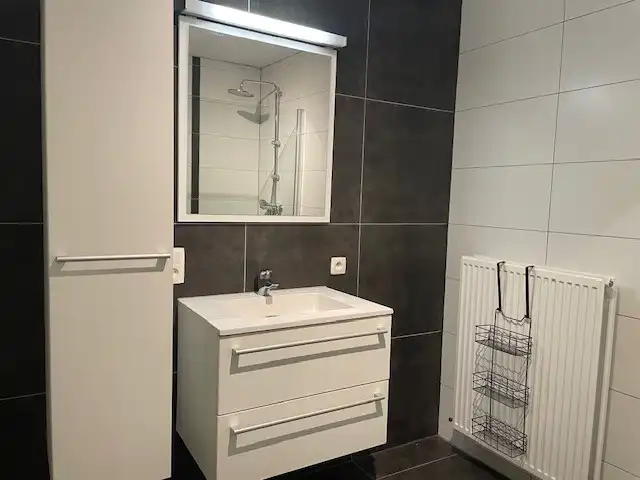 Appartement met 2 slaapkamers, ruim terras en parking foto 5