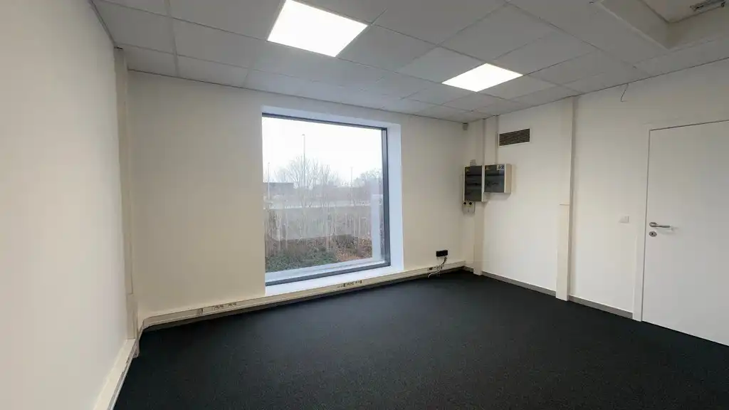 Gerenoveerde kantoorruimte te huur in Dionysius KMO center in Gent foto 8