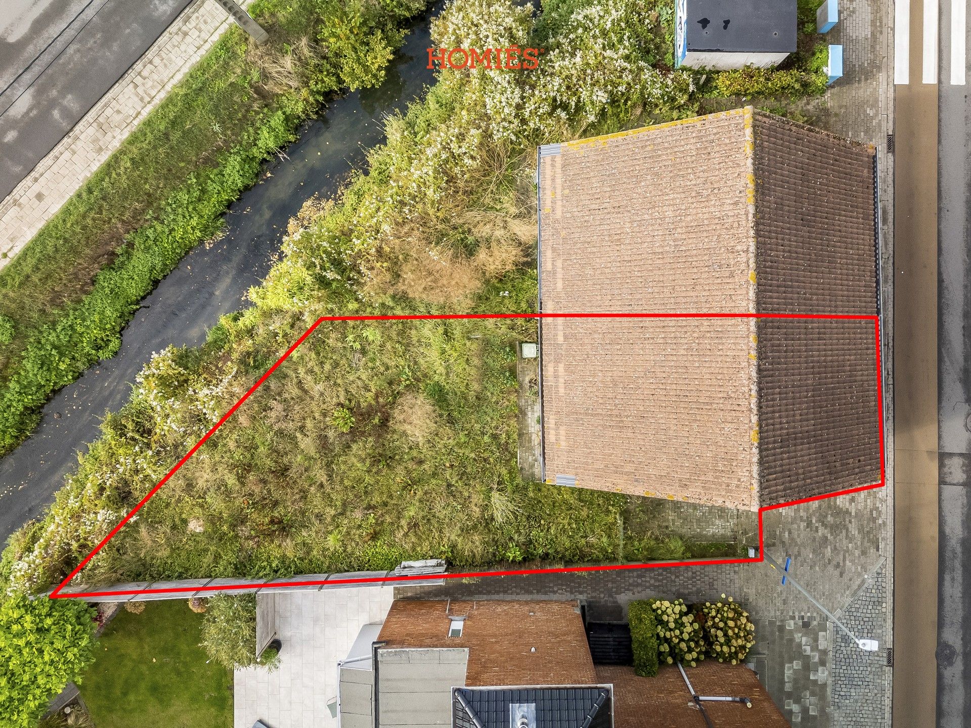 Te renoveren woning met veel potentieel foto 2
