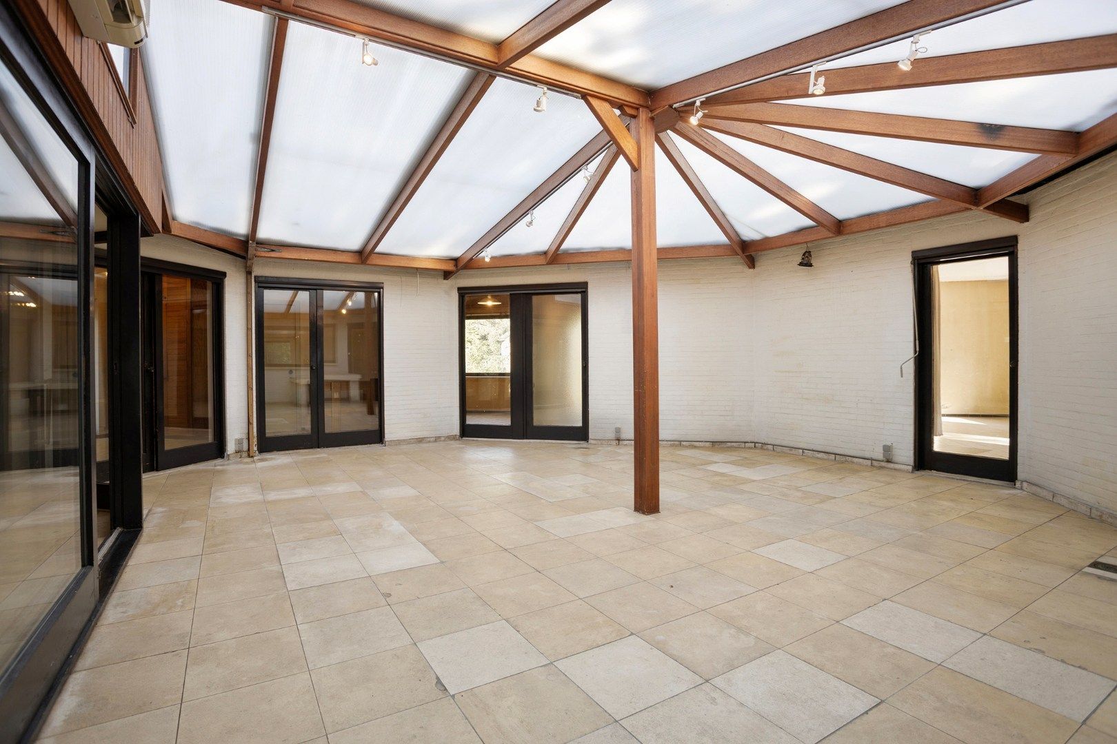 Ruime woning in een doodlopende straat met 4 slaapkamers, 2 badkamers op een prachtig perceel vlak bij het Meerdaalwoud  foto 9