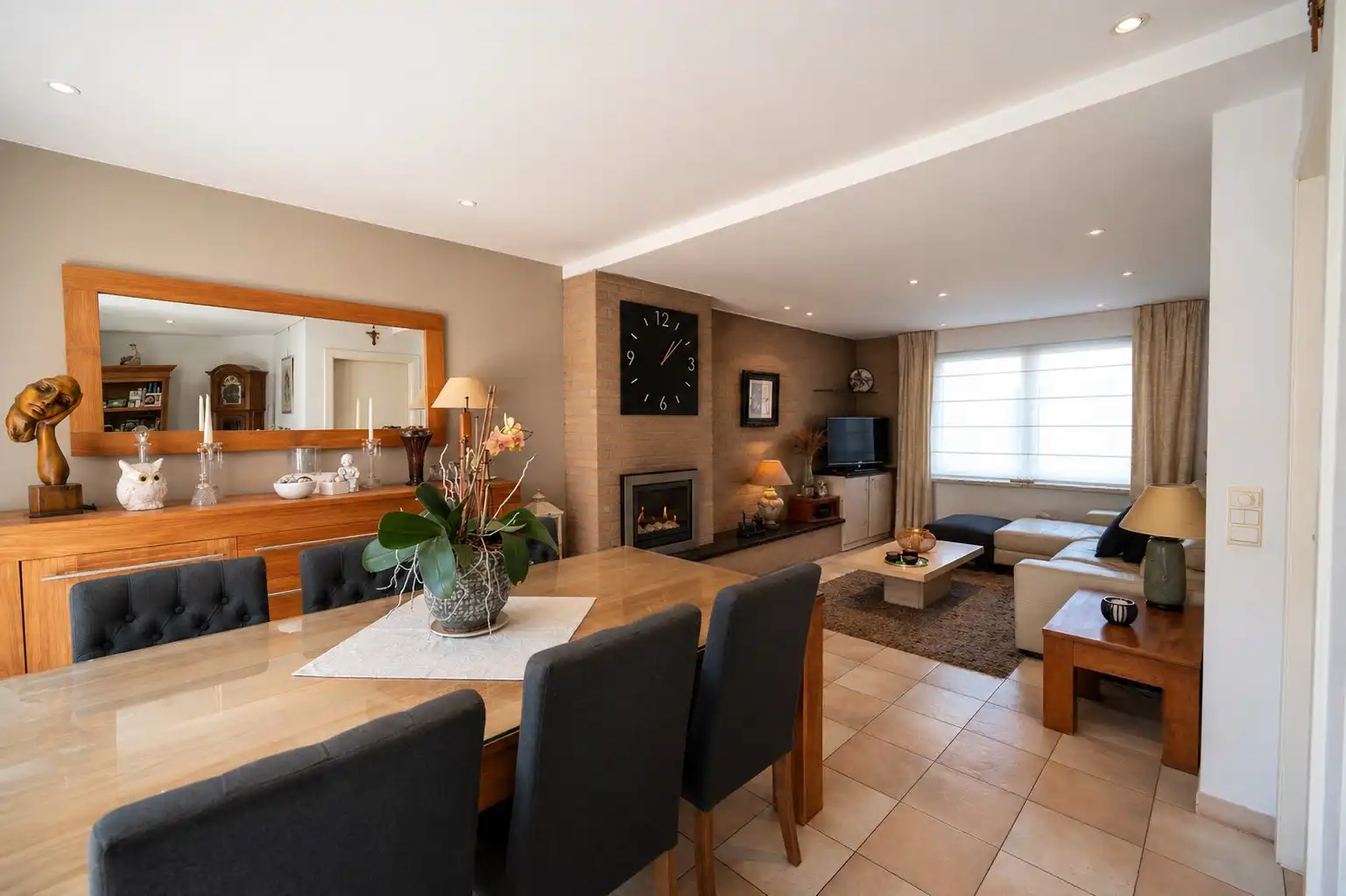 KNAPPE GEZINSWONING MET 4 SLAAPKAMERS NABIJ STRAND BREDENE  foto 3