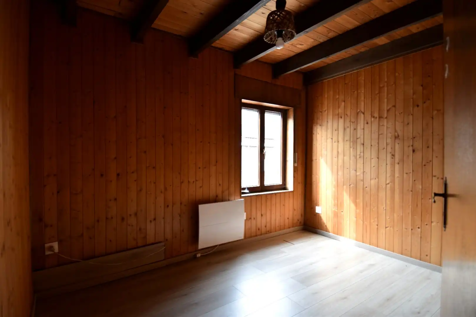 Te renoveren woning met 3 slaapkamers mét uitweg, ruime zolder en zonnig terras te koop in hartje Rekkem foto 10